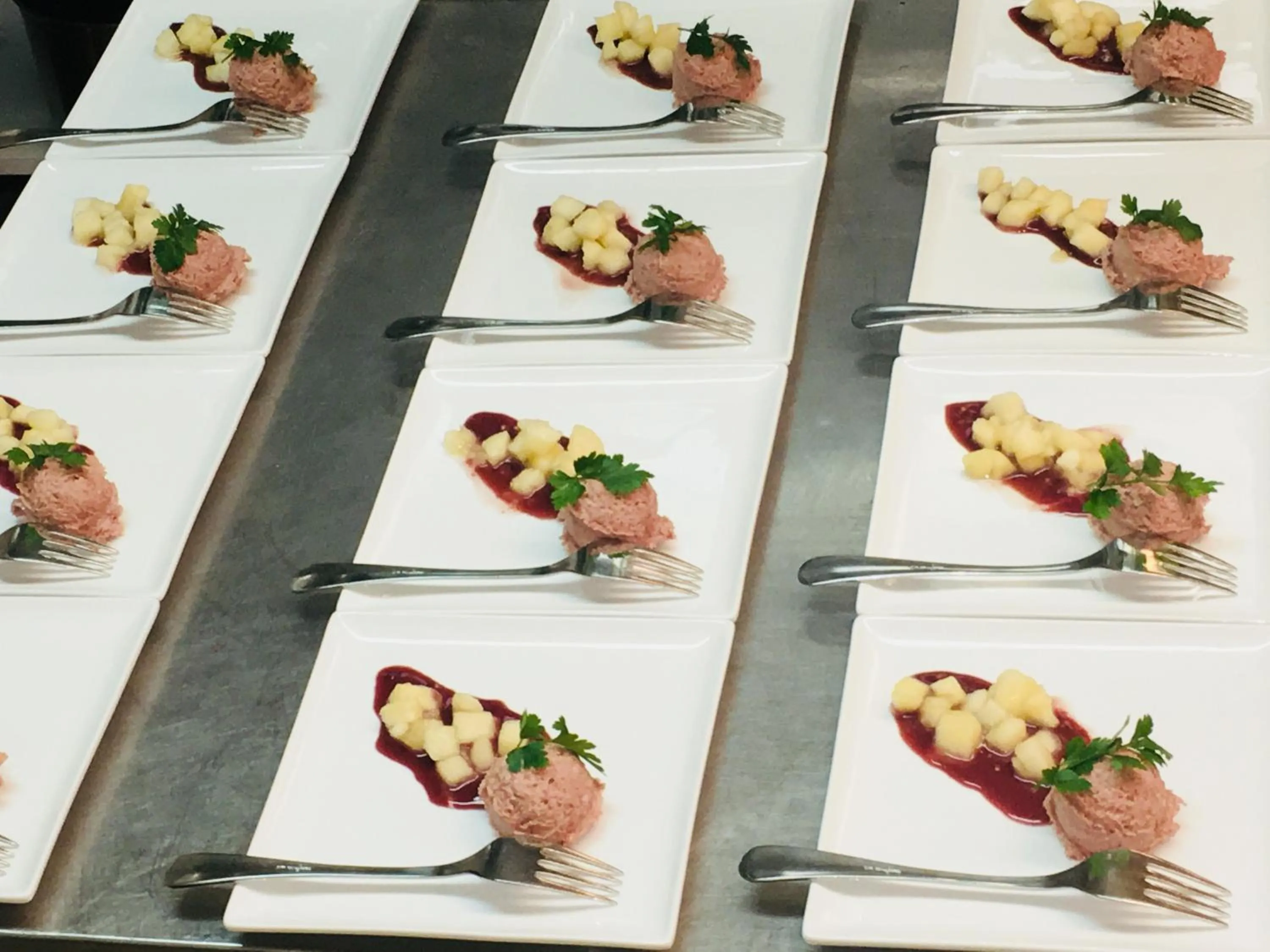 Food and drinks in Hotel-Restaurant Zum Onkel Jonathan