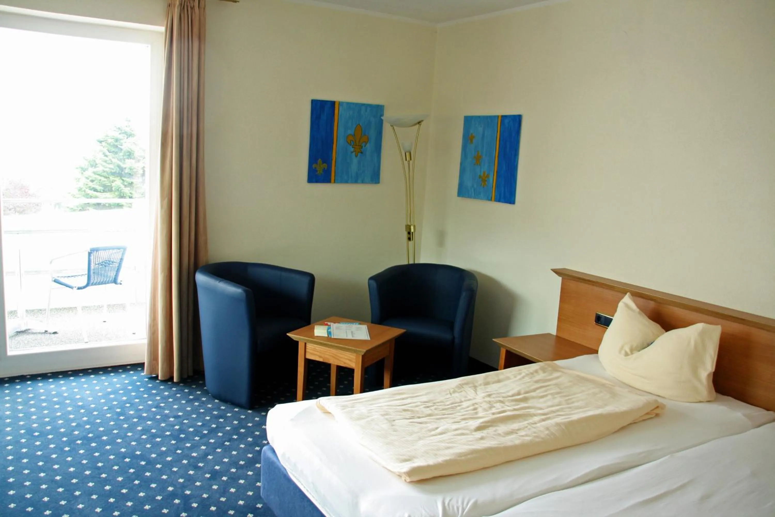 Seating area, Bed in Wildpark Hotel