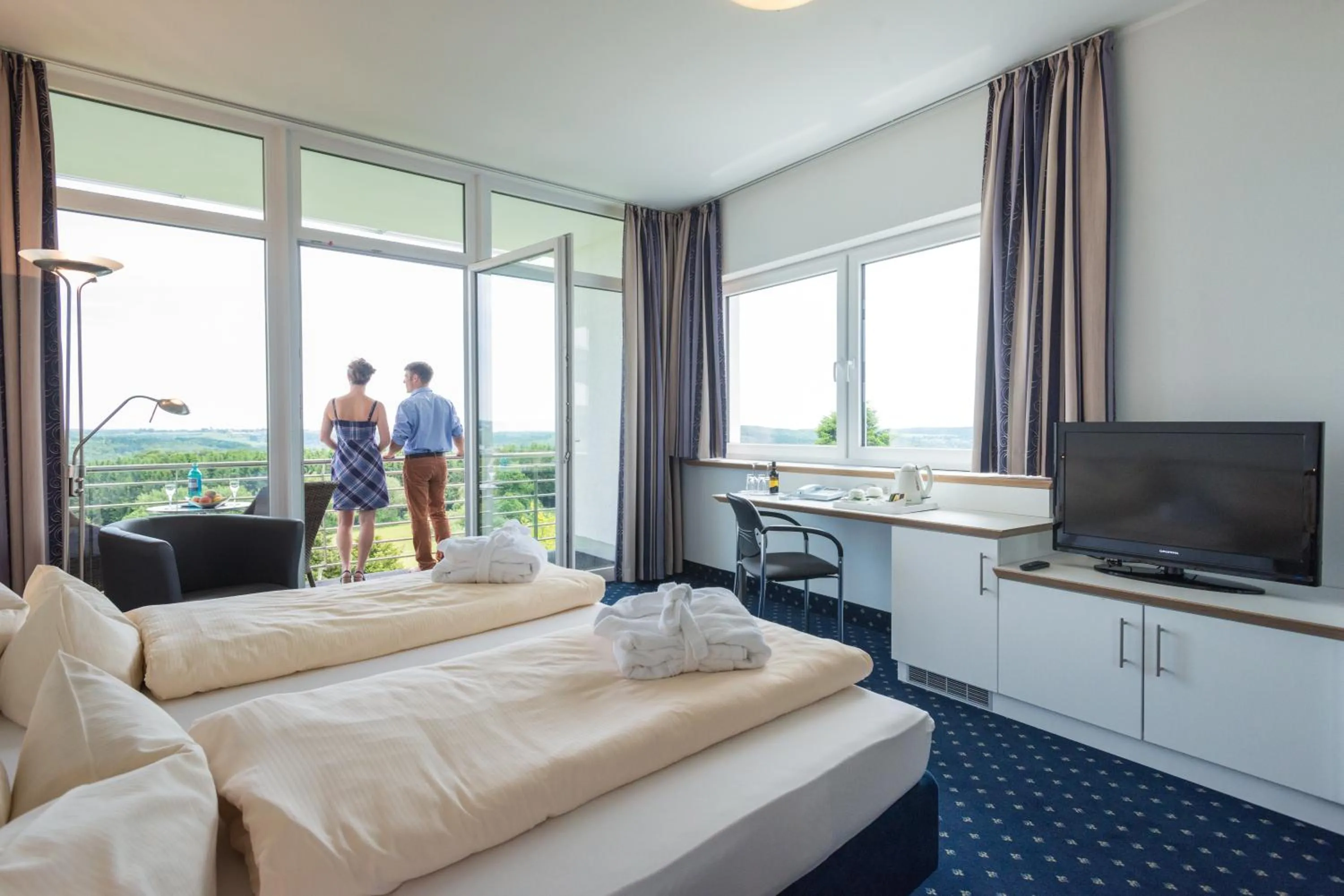 Balcony/Terrace, Bed in Wildpark Hotel