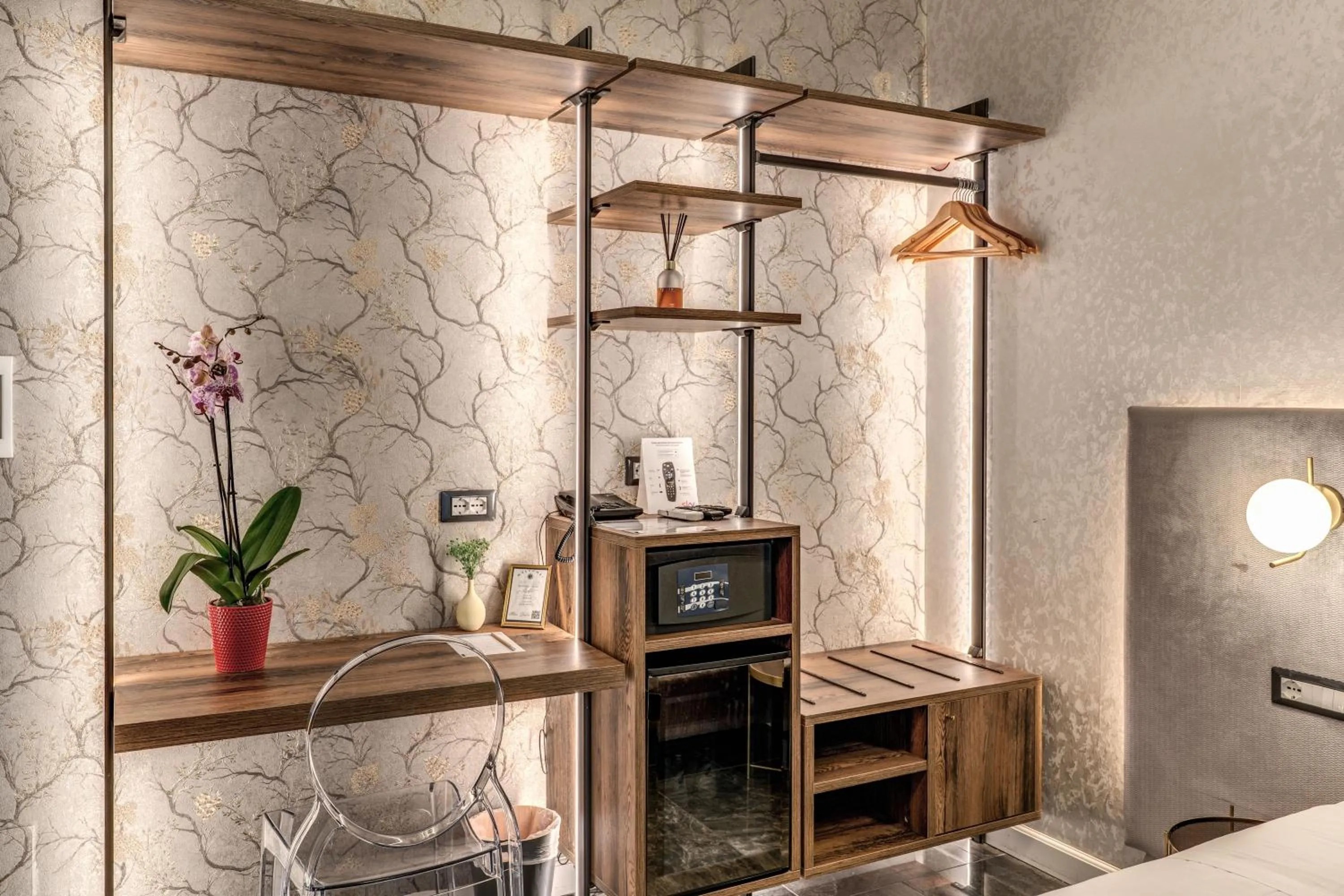 safe, Bed in Apollo Boutique Hotel