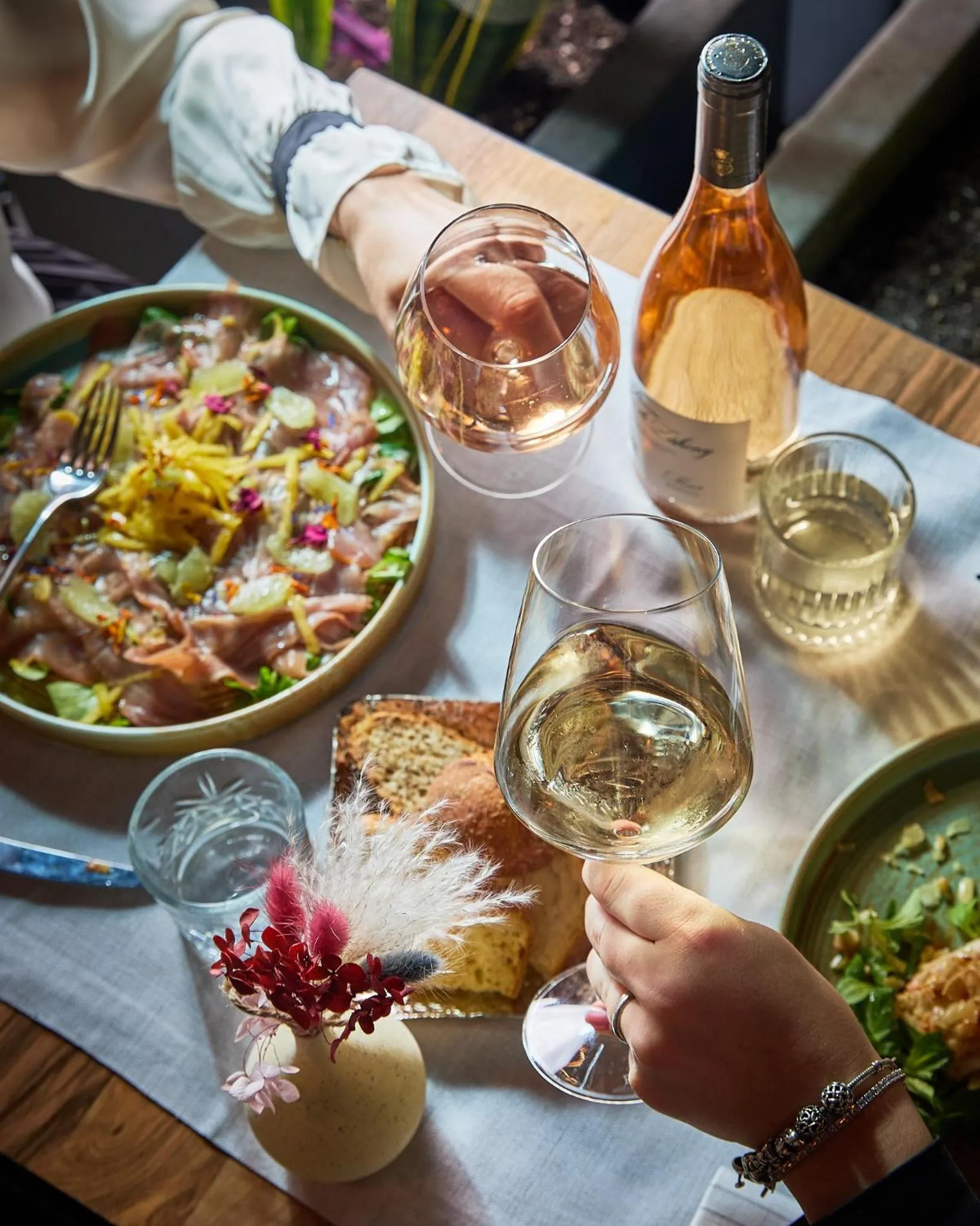 Restaurant/places to eat in Apollo Boutique Hotel