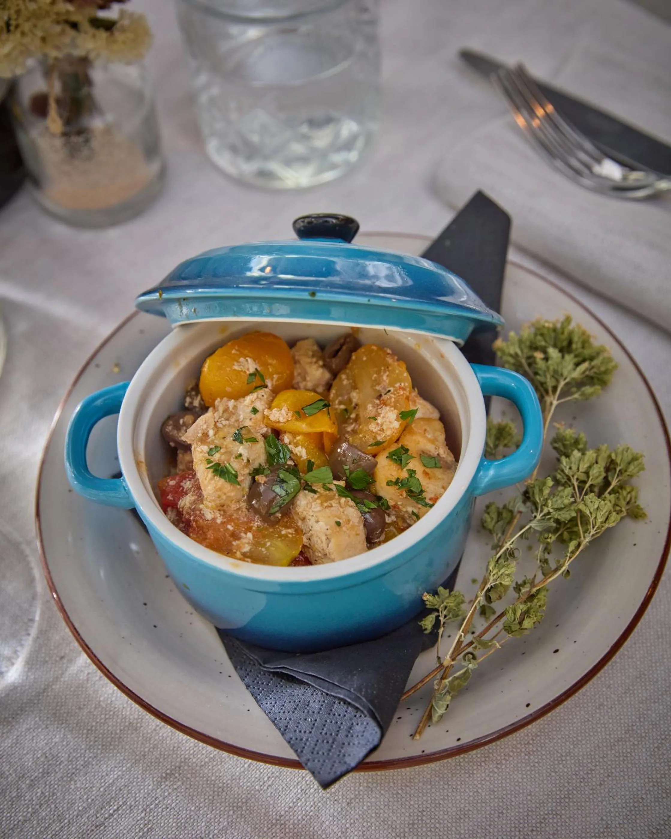 Restaurant/places to eat in Apollo Boutique Hotel