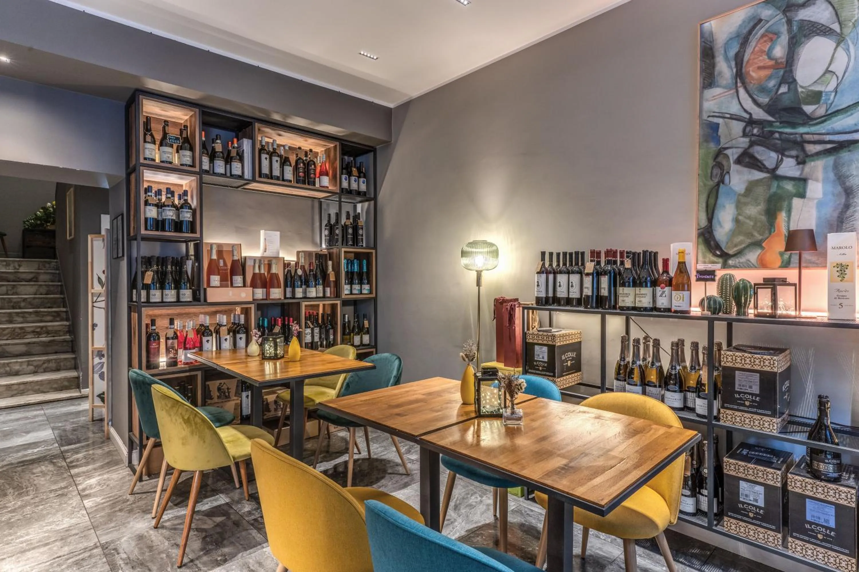 Restaurant/places to eat in Apollo Boutique Hotel