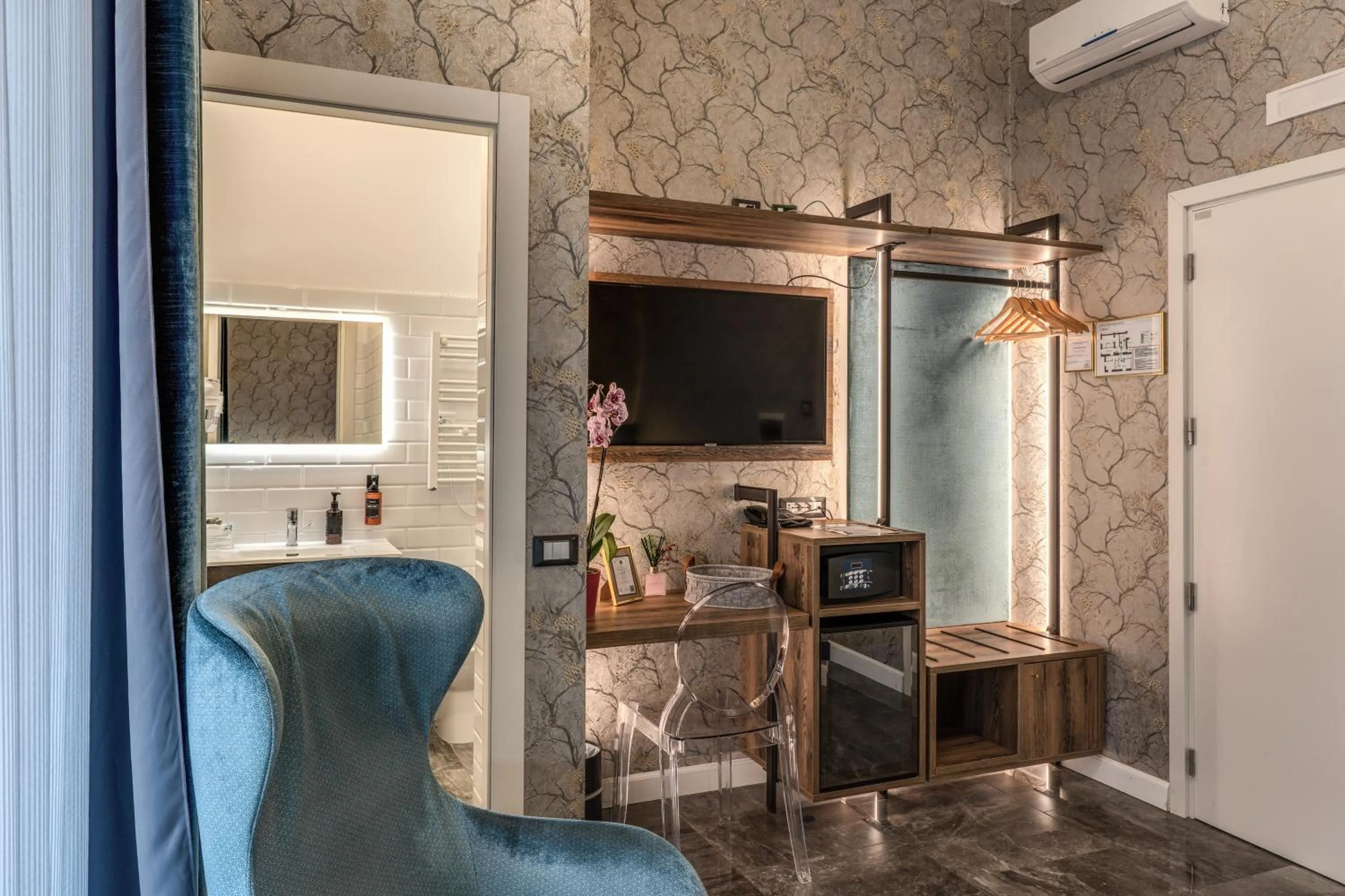 Seating area in Apollo Boutique Hotel