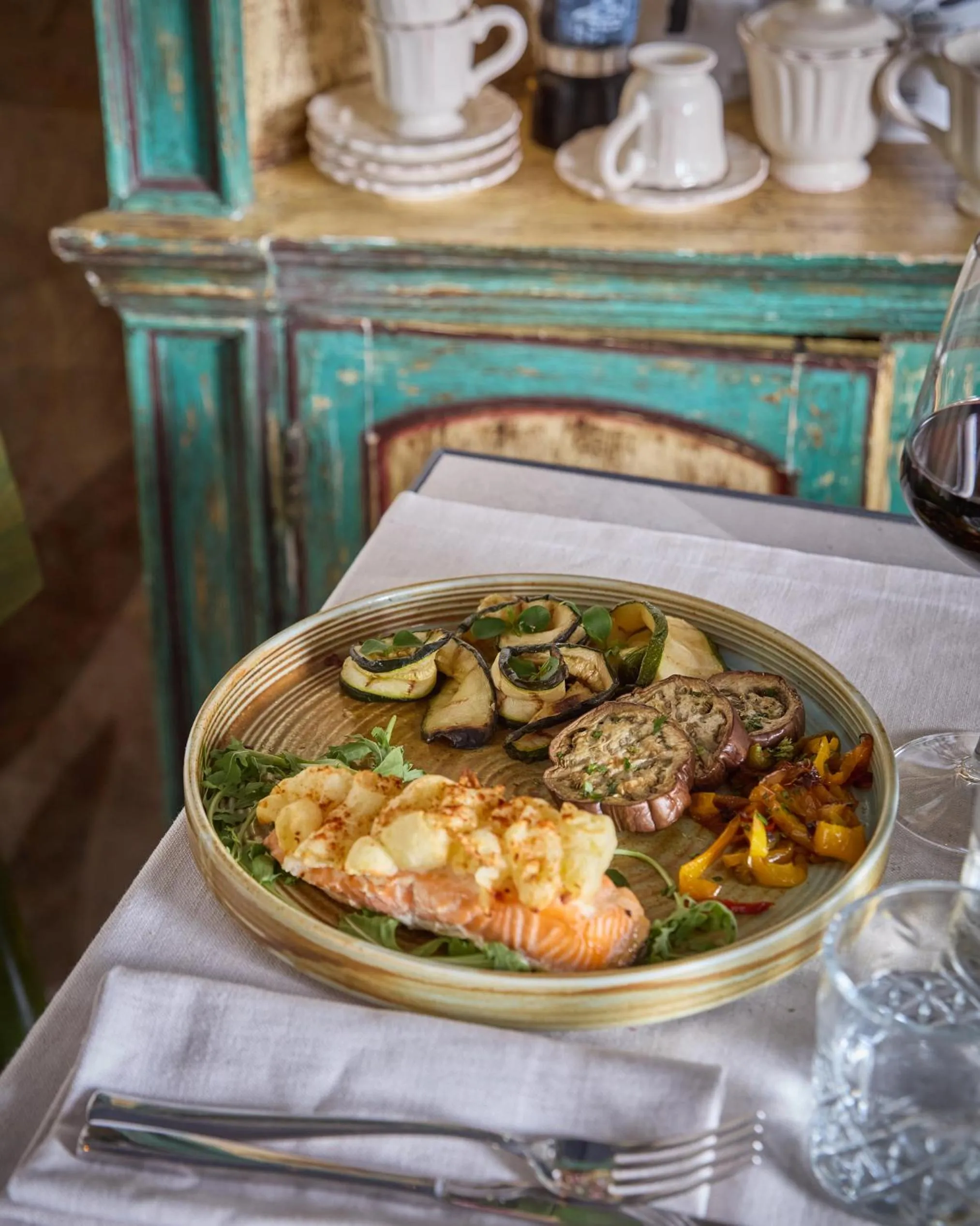 Restaurant/places to eat in Apollo Boutique Hotel