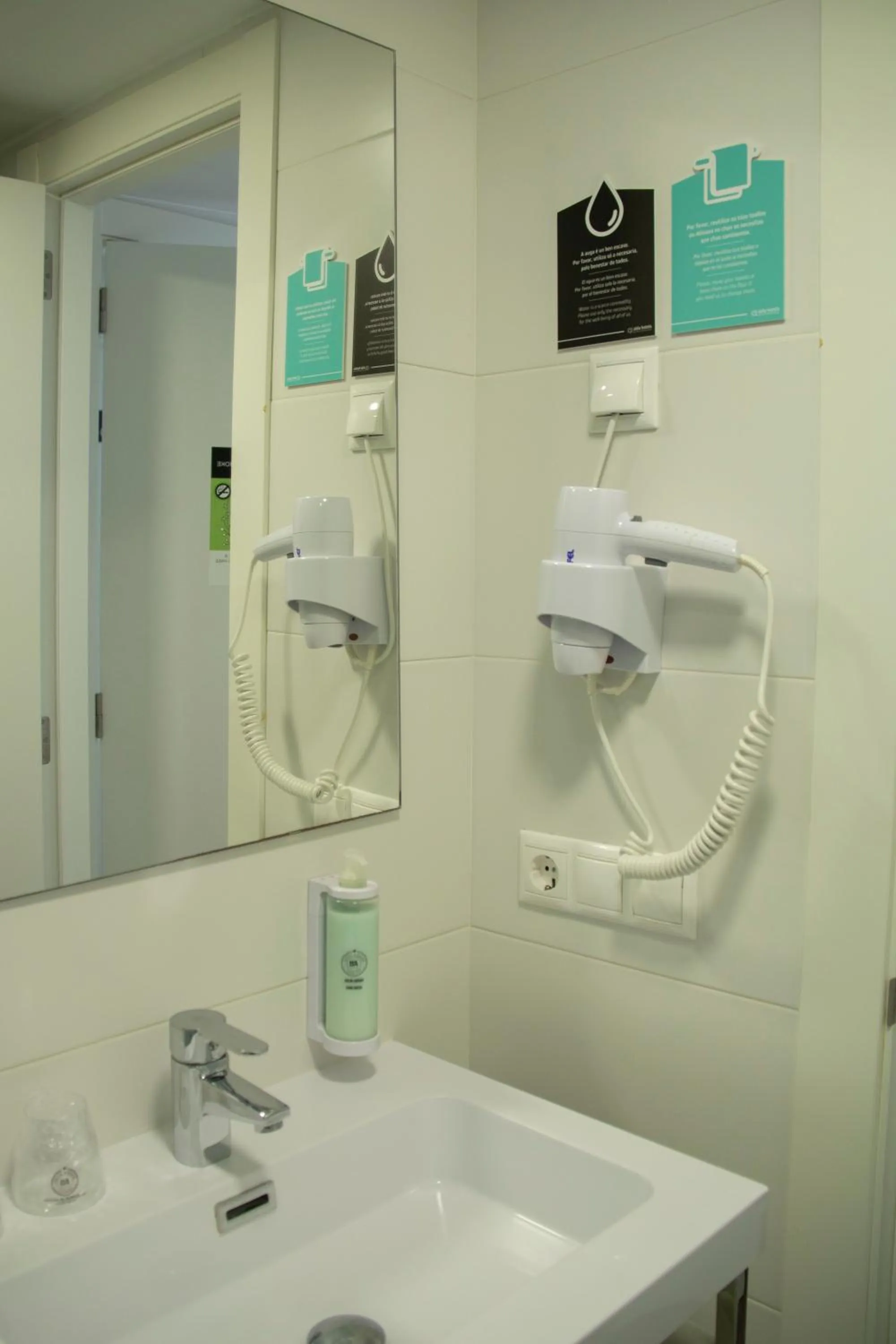 Bathroom in Alda Alborán Rooms