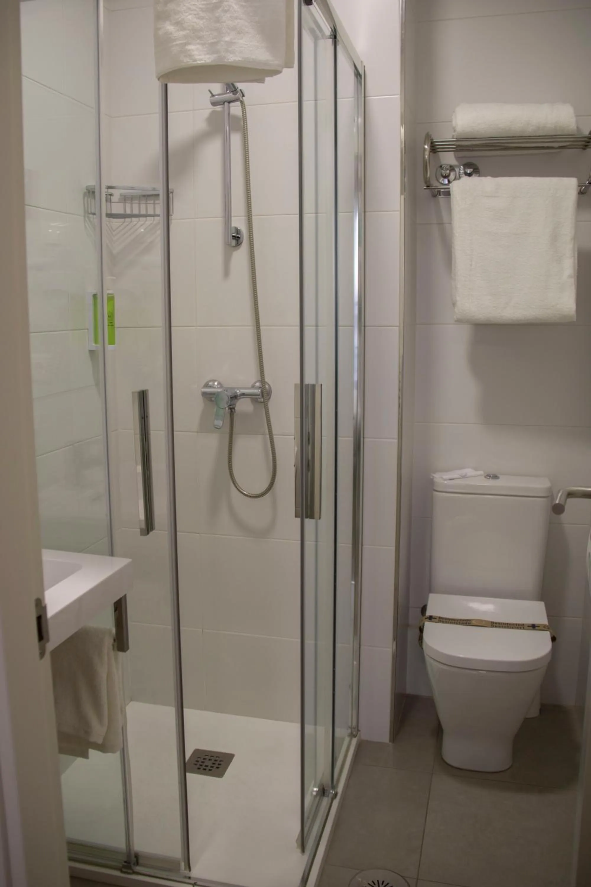 Bathroom in Alda Alborán Rooms