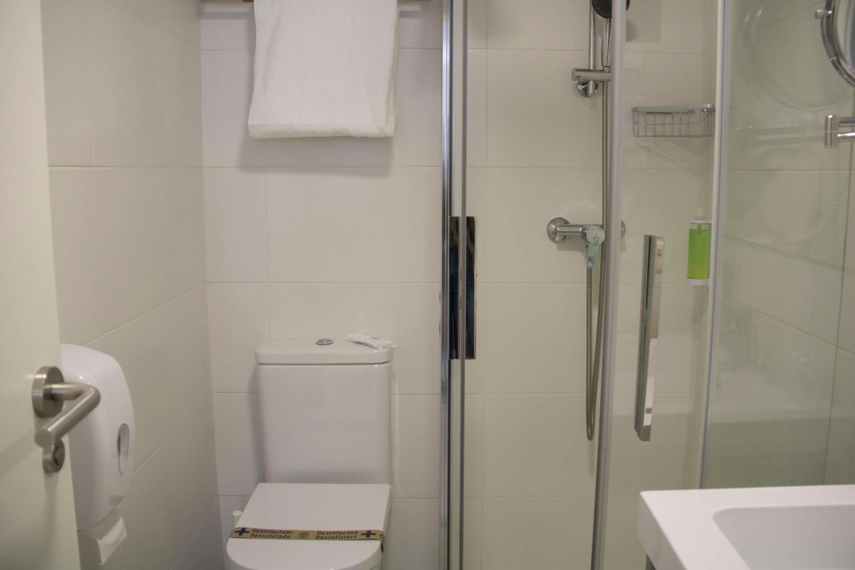 Bathroom in Alda Alborán Rooms