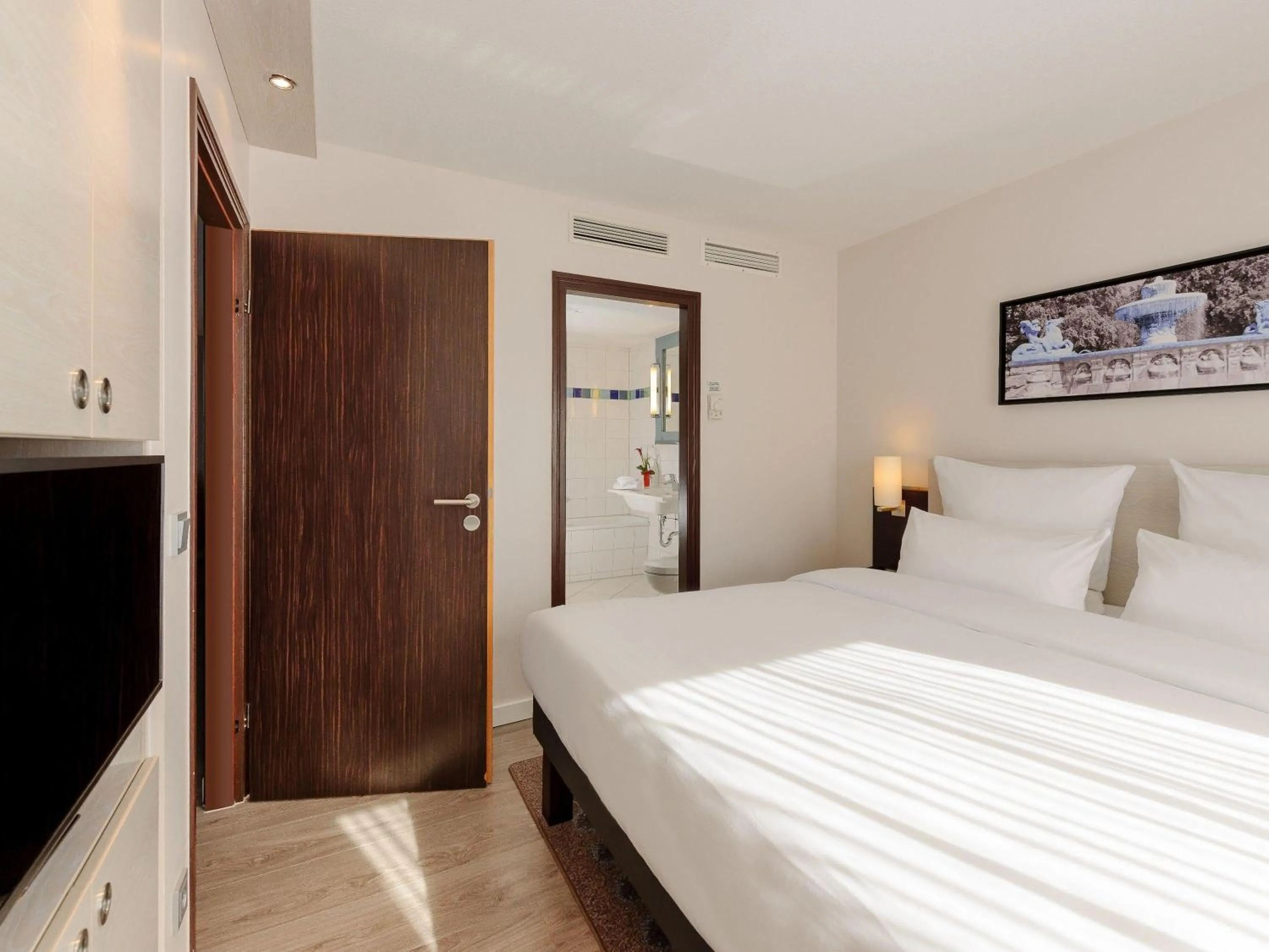 Bedroom, Bed in Mercure Hotel München Süd Messe