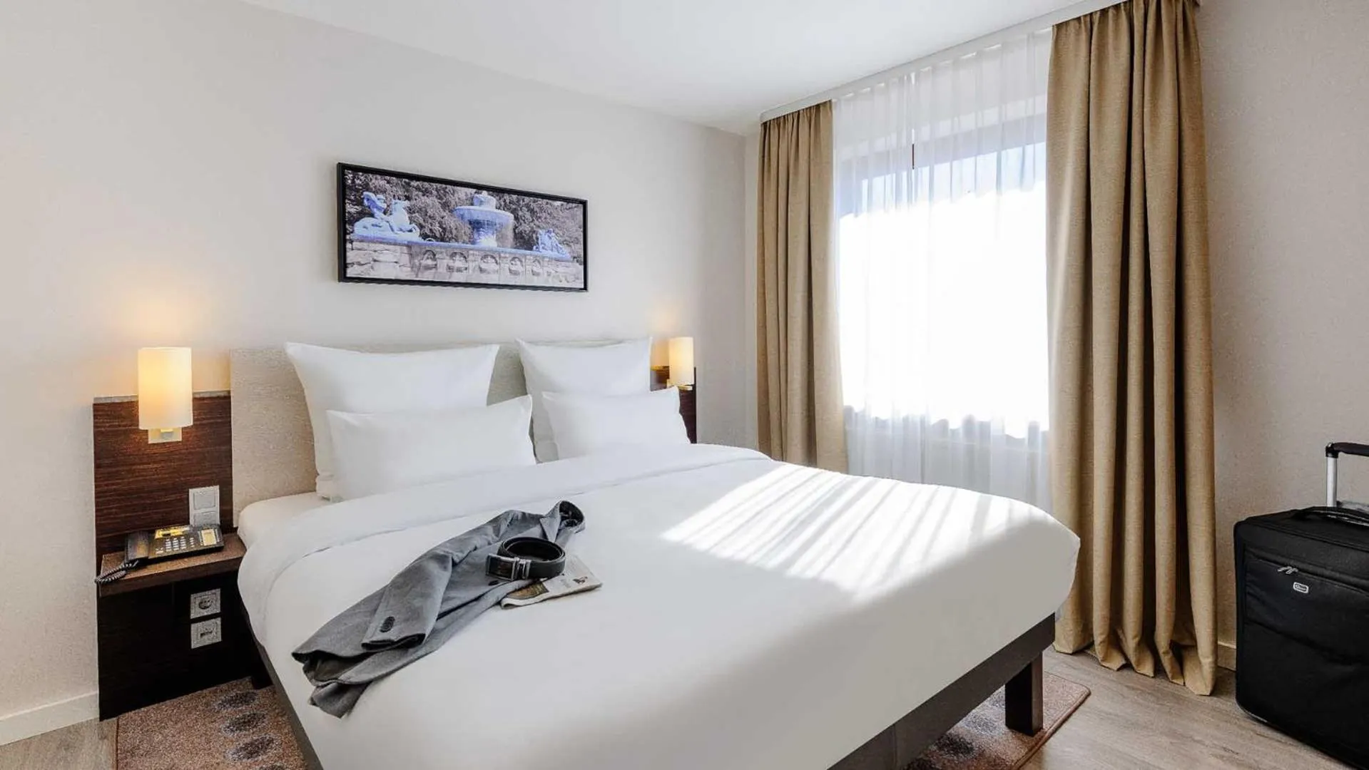 Bedroom, Bed in Mercure Hotel München Süd Messe