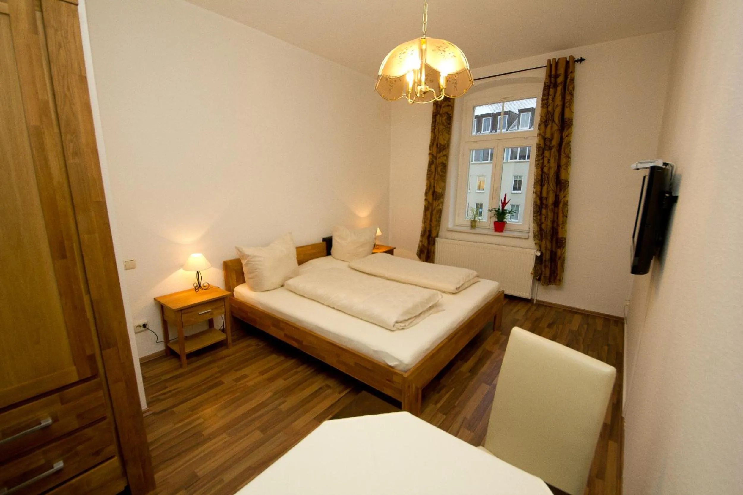 Photo of the whole room, Bed in Hotel Garni Am Klostermarkt