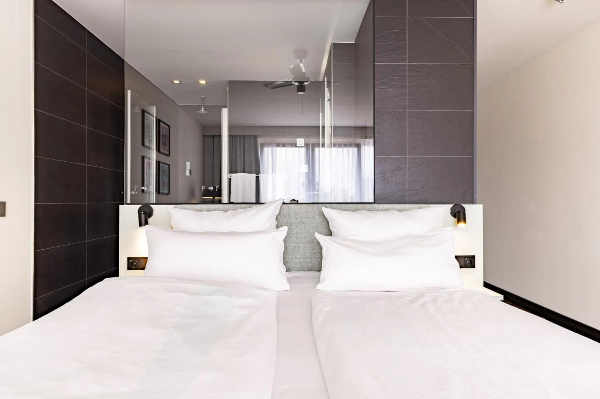 Photo of the whole room, Bed in Garner Hotel Oberhausen