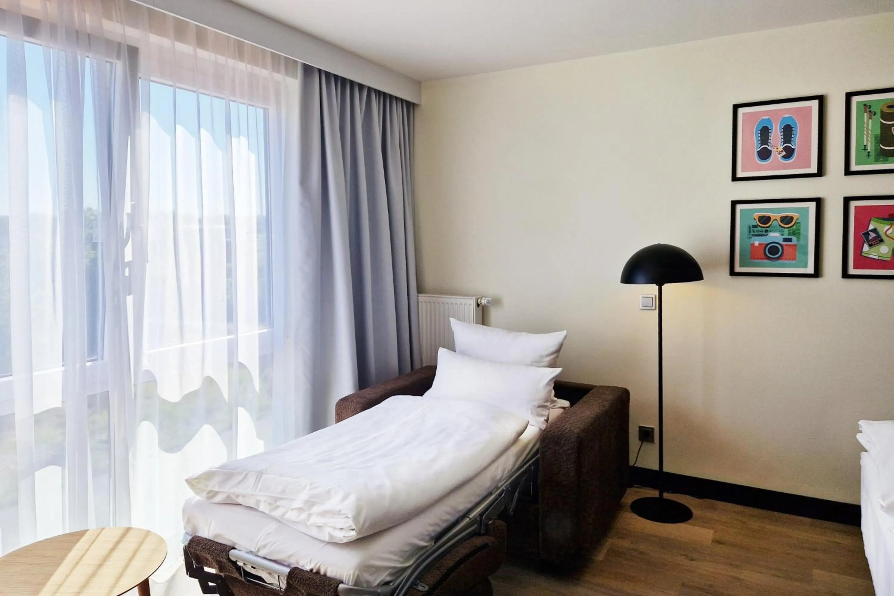 Photo of the whole room, Bed in Garner Hotel Oberhausen