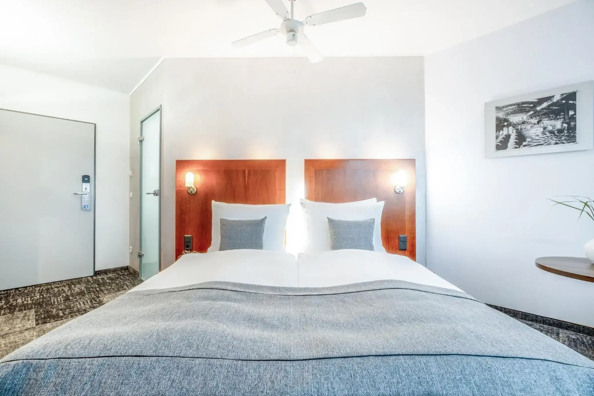 Standard Queen Room with Sofa Bed - Non-Smoking in Garner Hotel Oberhausen Standard Queen Room with Sofa Bed - Non-Smoking in Garner Hotel Oberhausen