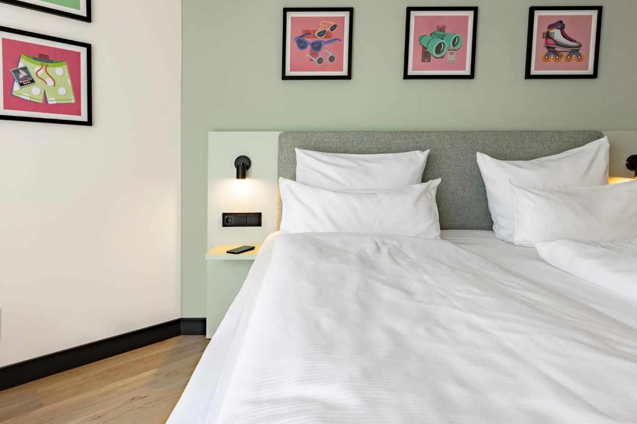 Photo of the whole room, Bed in Garner Hotel Oberhausen