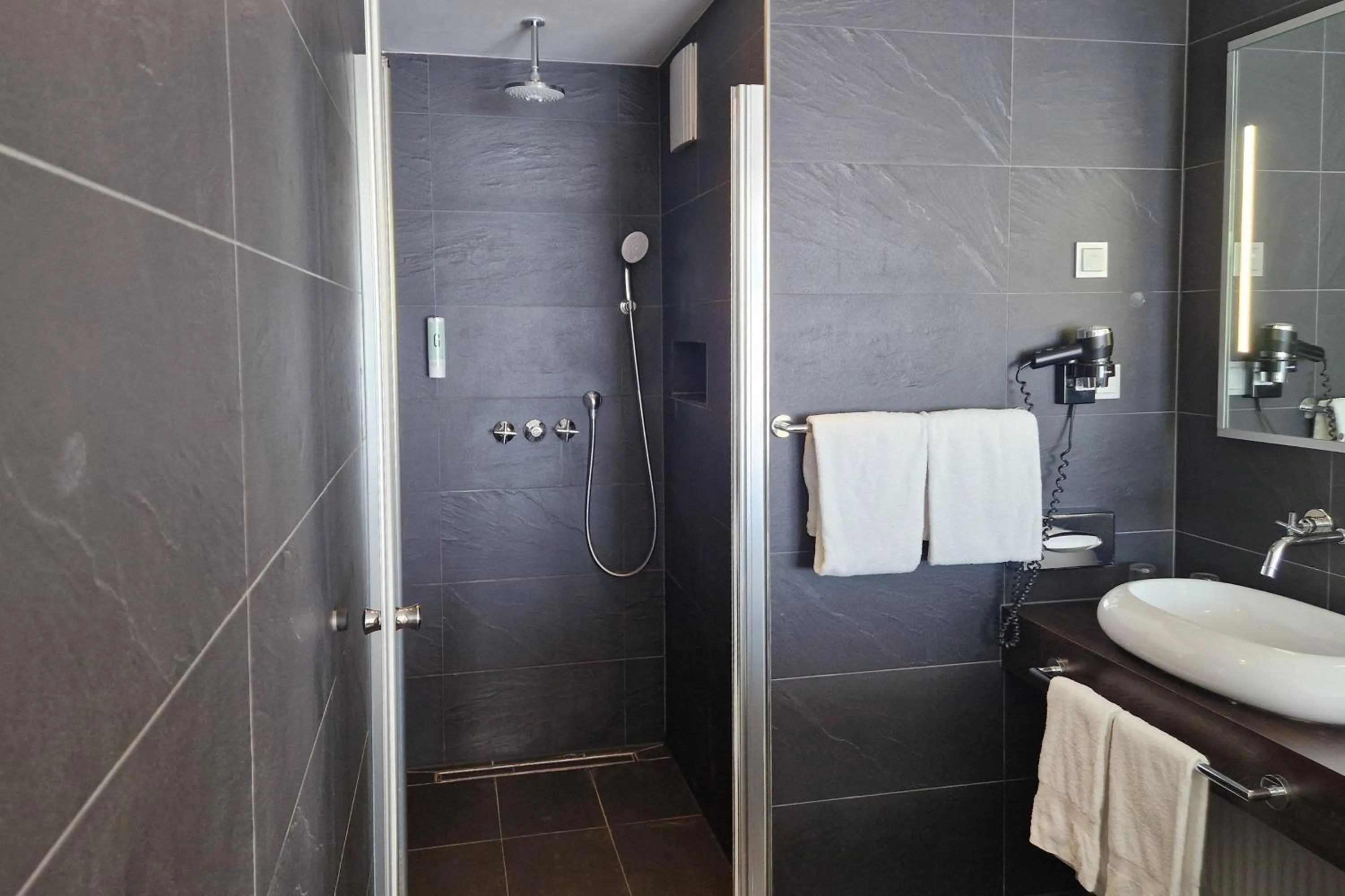 Bathroom in Garner Hotel Oberhausen