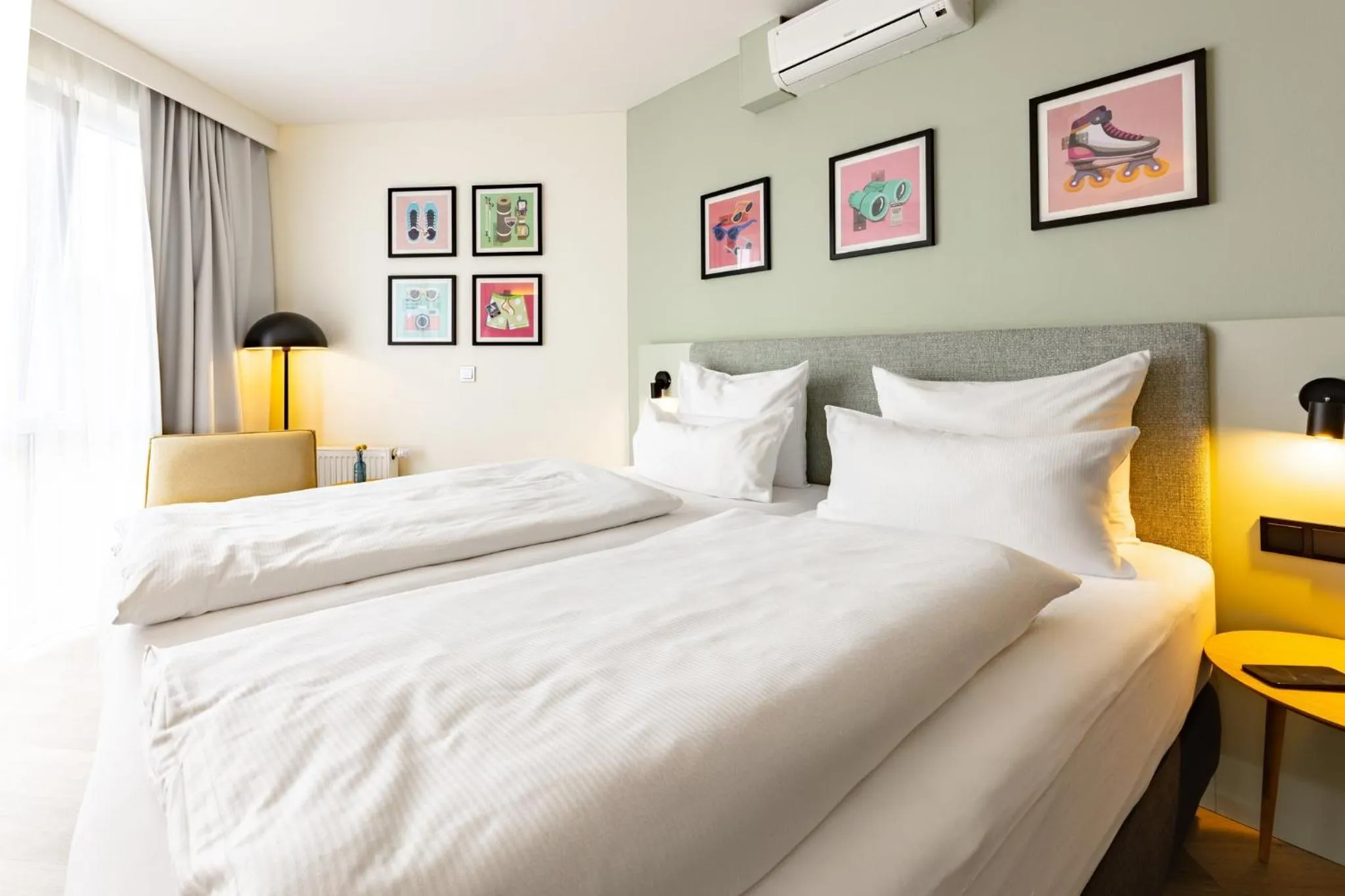 Photo of the whole room, Bed in Garner Hotel Oberhausen