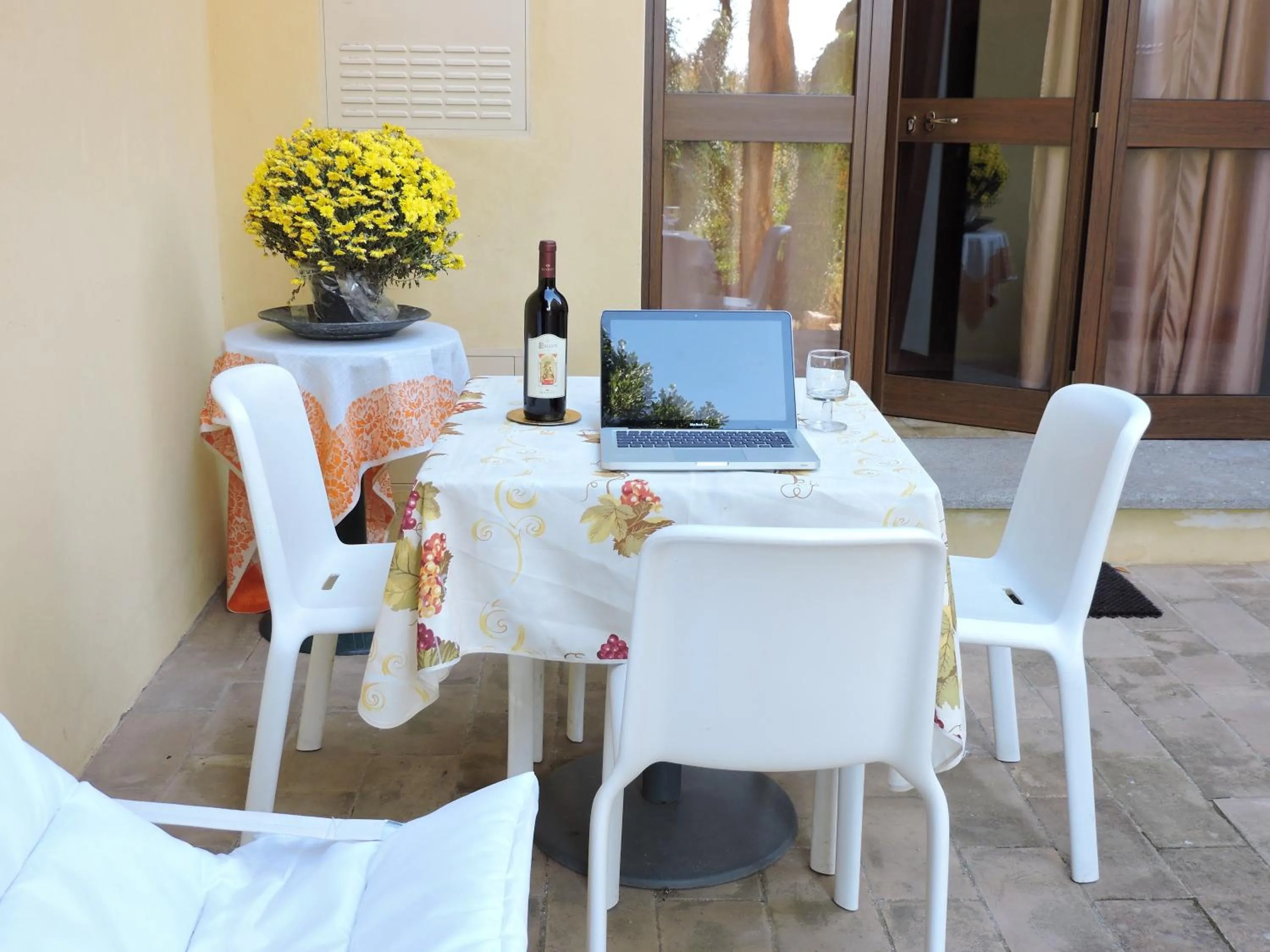 Patio in Casale Fedele Relax B&B Vicino al Borgo