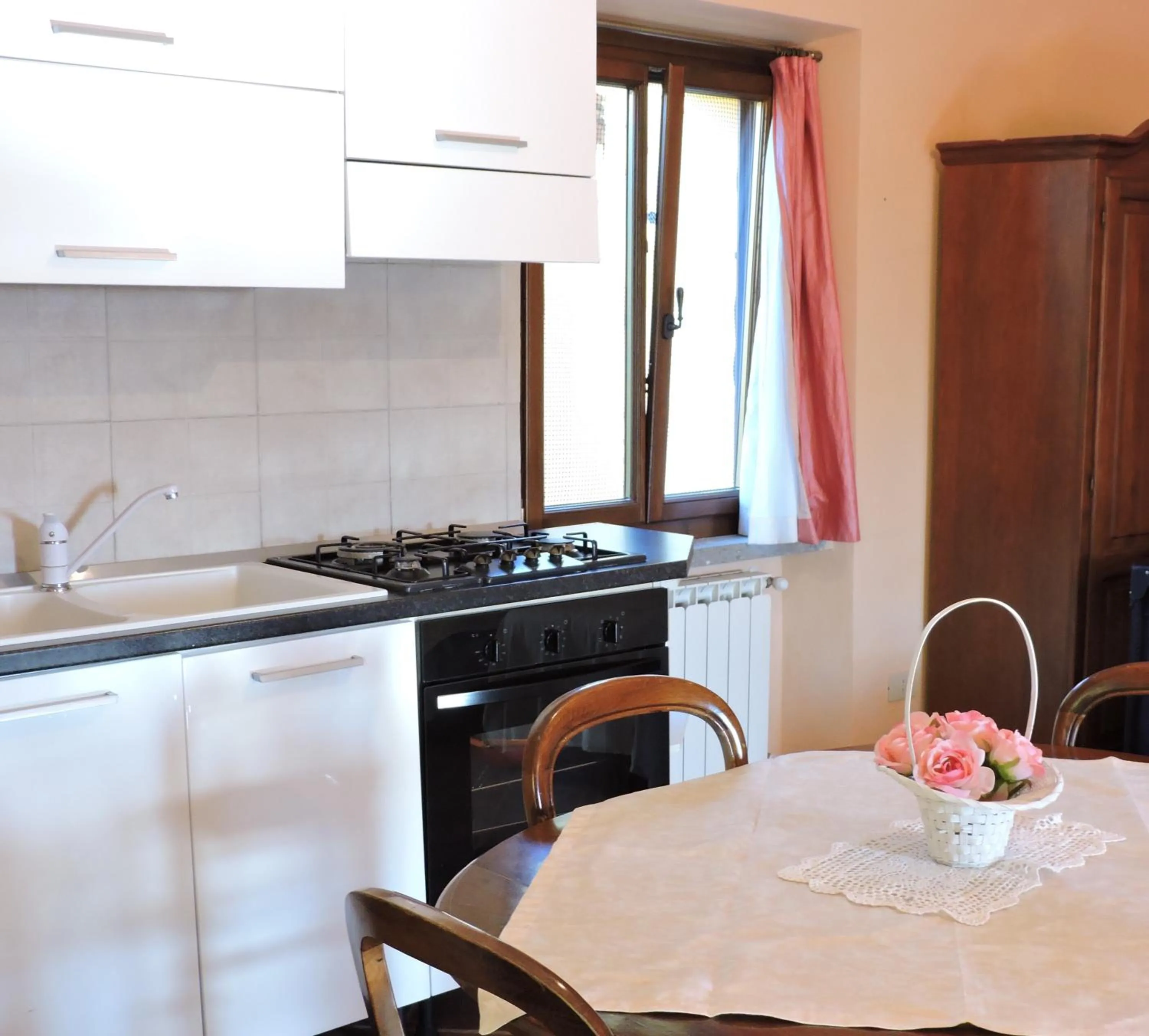 Kitchen or kitchenette in Casale Fedele Relax B&B Vicino al Borgo