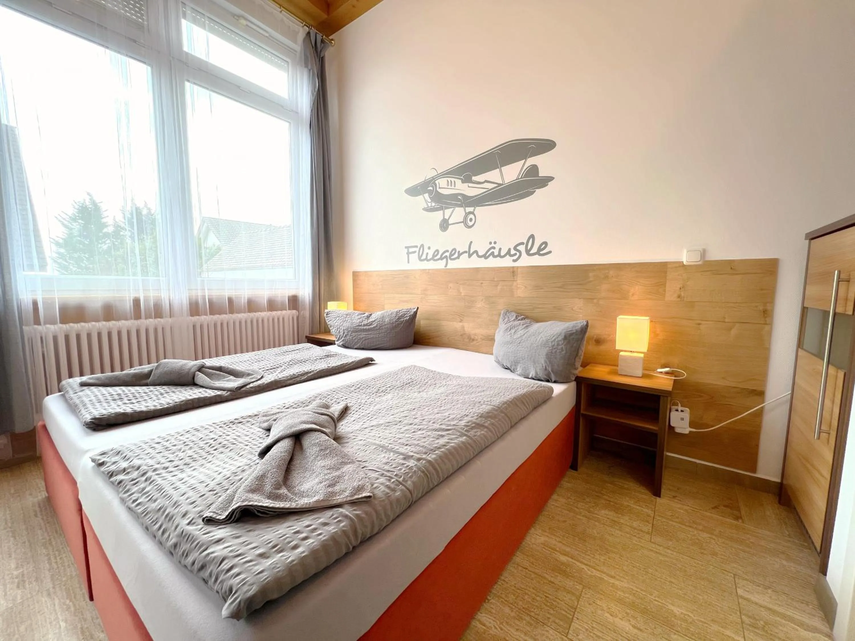 Photo of the whole room, Bed in BnB Fliegerhaeusle Hagnau 24h Self Check In