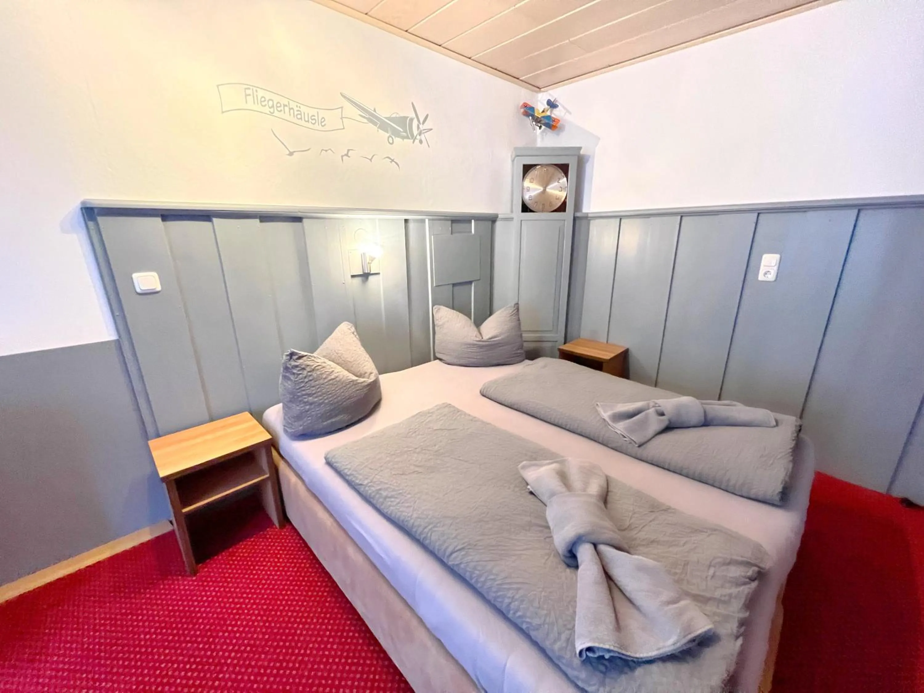 Photo of the whole room, Bed in BnB Fliegerhaeusle Hagnau 24h Self Check In