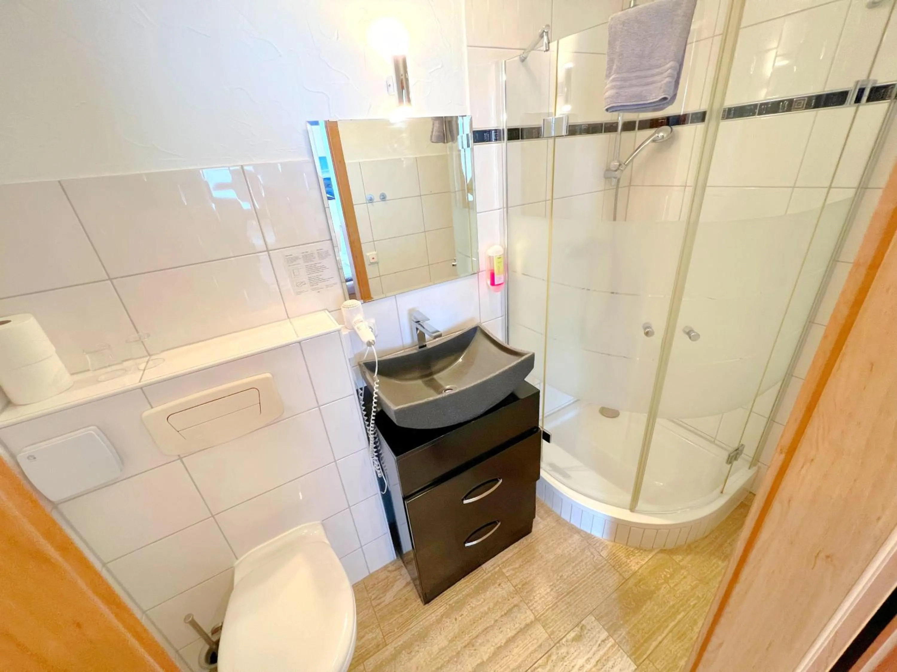 Bathroom in BnB Fliegerhaeusle Hagnau 24h Self Check In