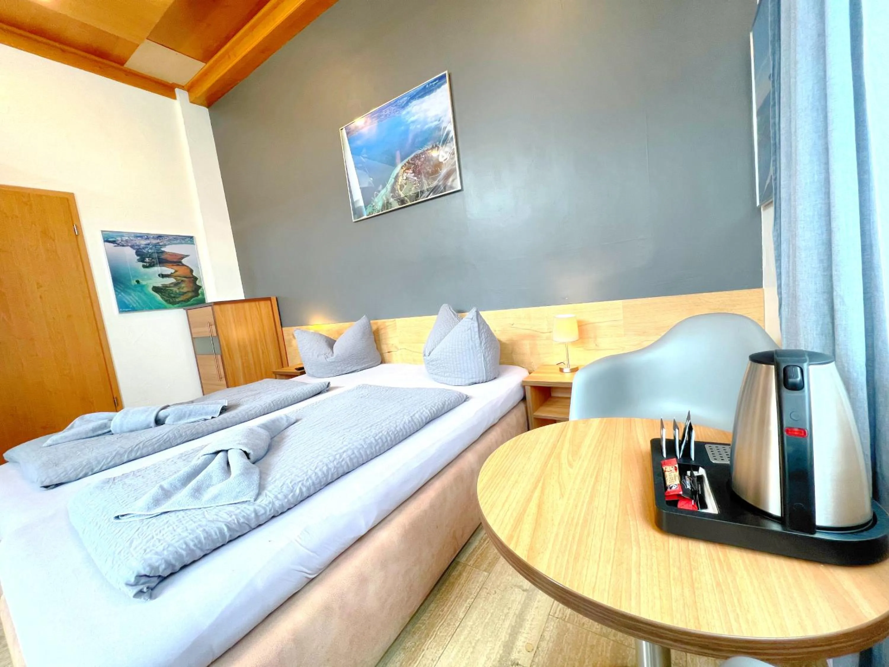 Coffee/tea facilities, Bed in BnB Fliegerhaeusle Hagnau 24h Self Check In