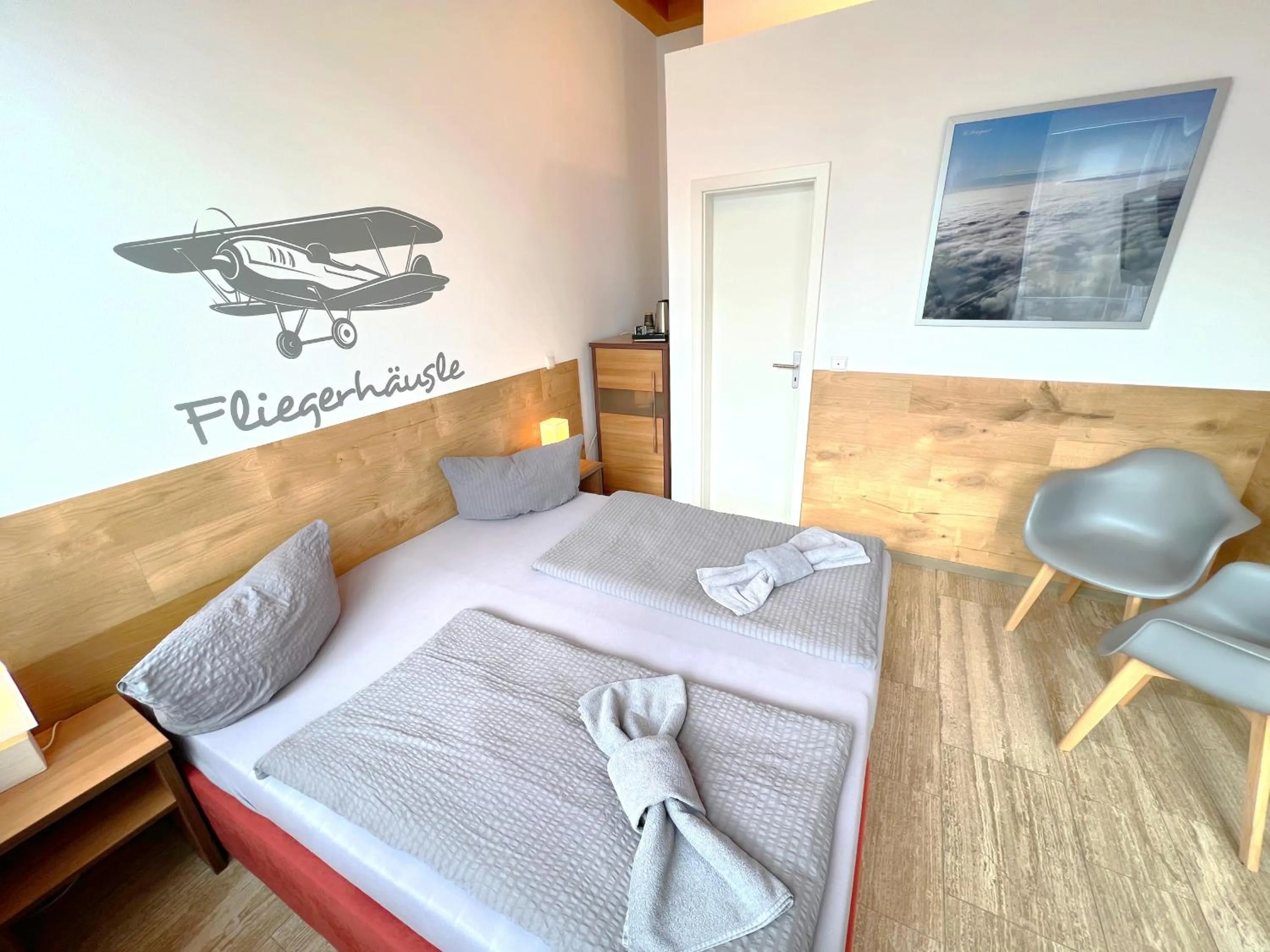 room service, Bed in BnB Fliegerhaeusle Hagnau 24h Self Check In