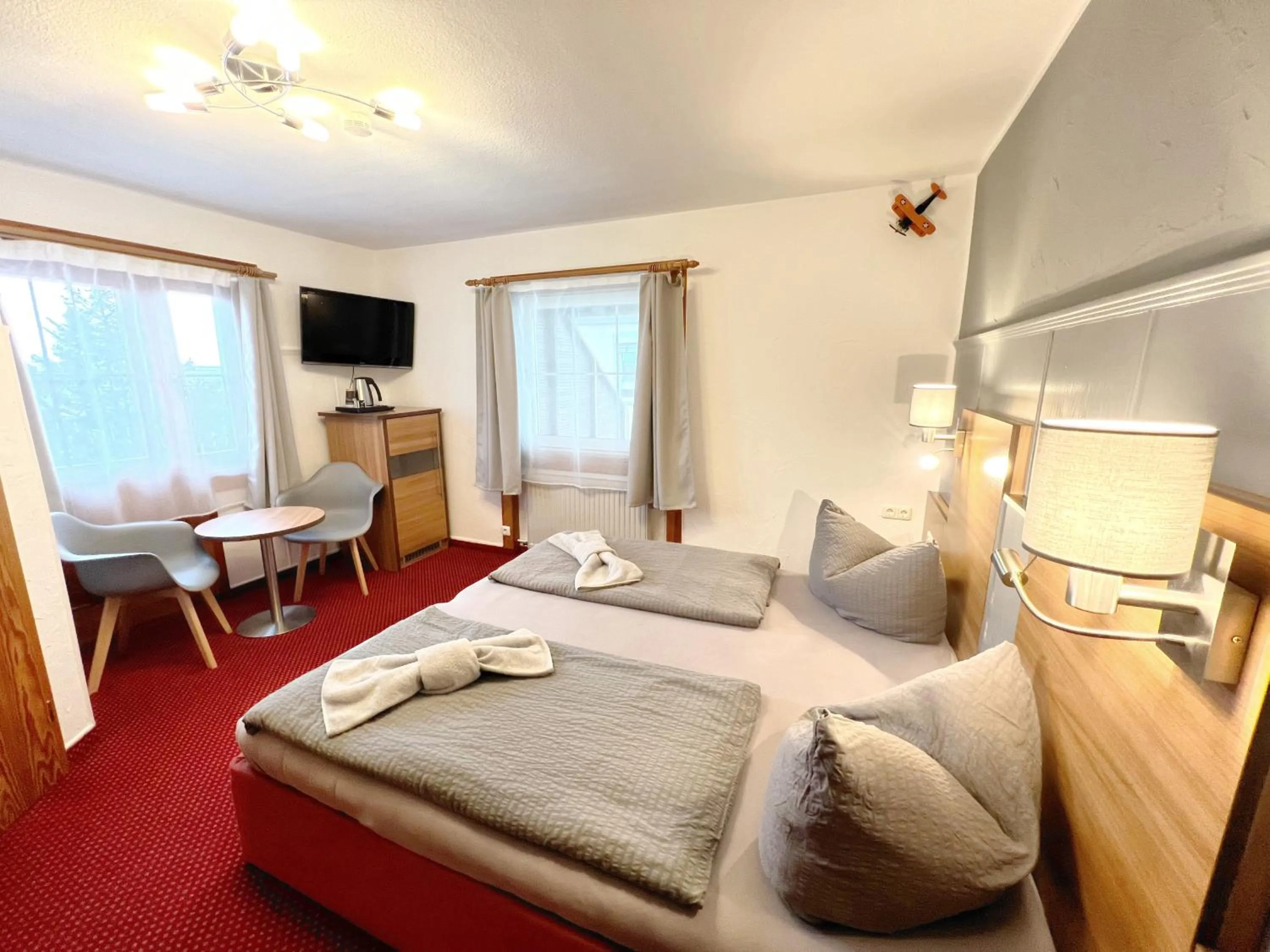 Photo of the whole room, Bed in BnB Fliegerhaeusle Hagnau 24h Self Check In