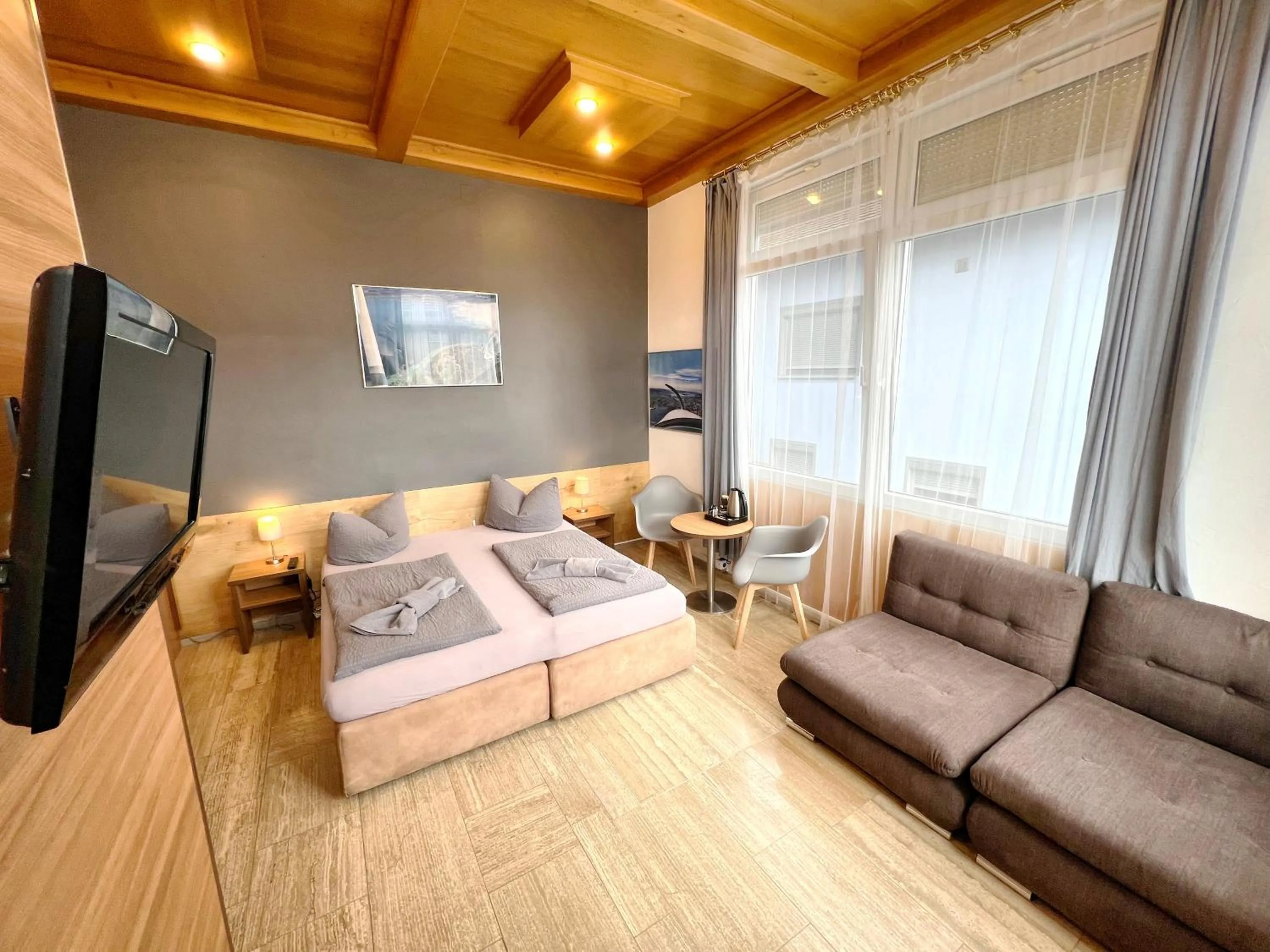 Photo of the whole room in BnB Fliegerhaeusle Hagnau 24h Self Check In