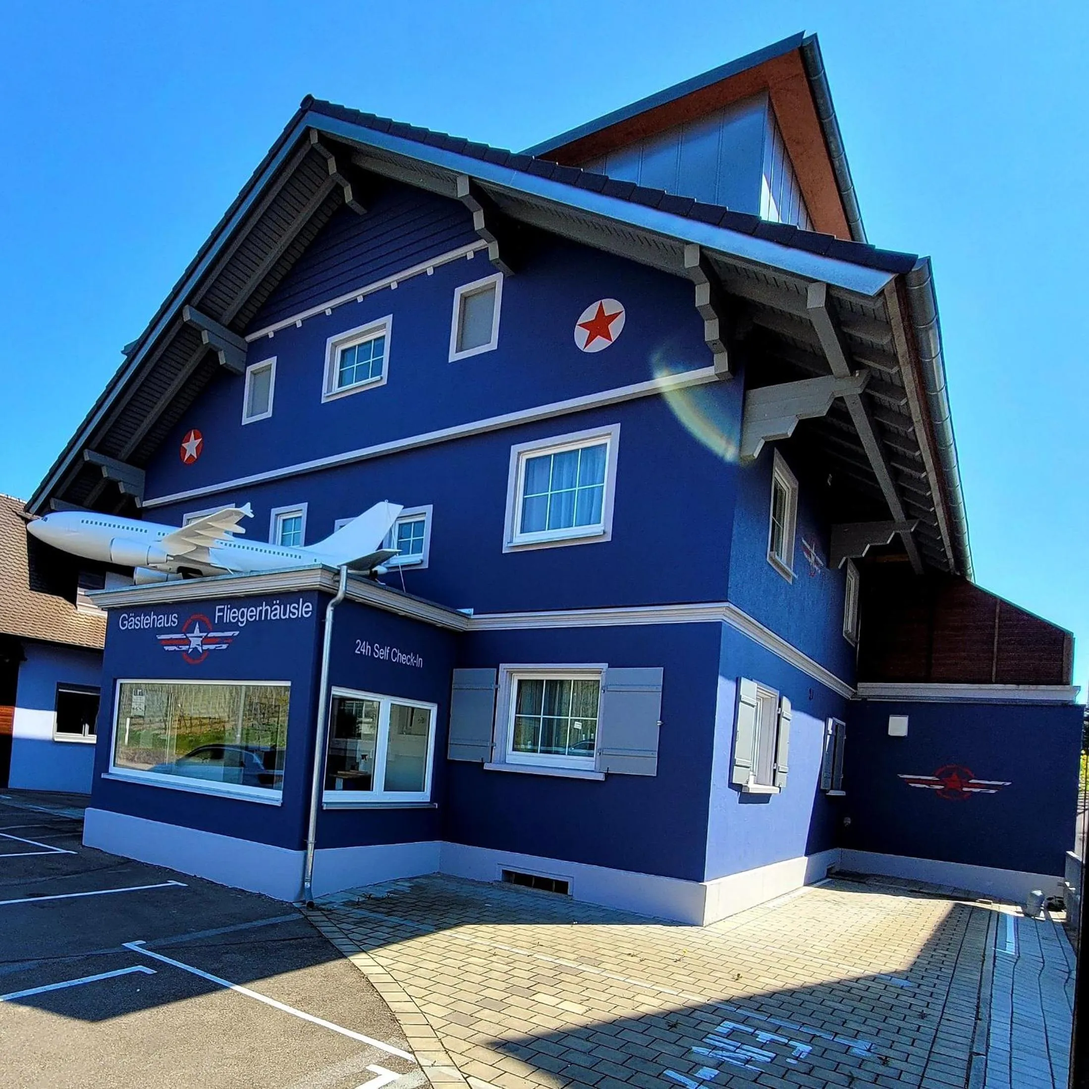 Property building in BnB Fliegerhaeusle Hagnau 24h Self Check In