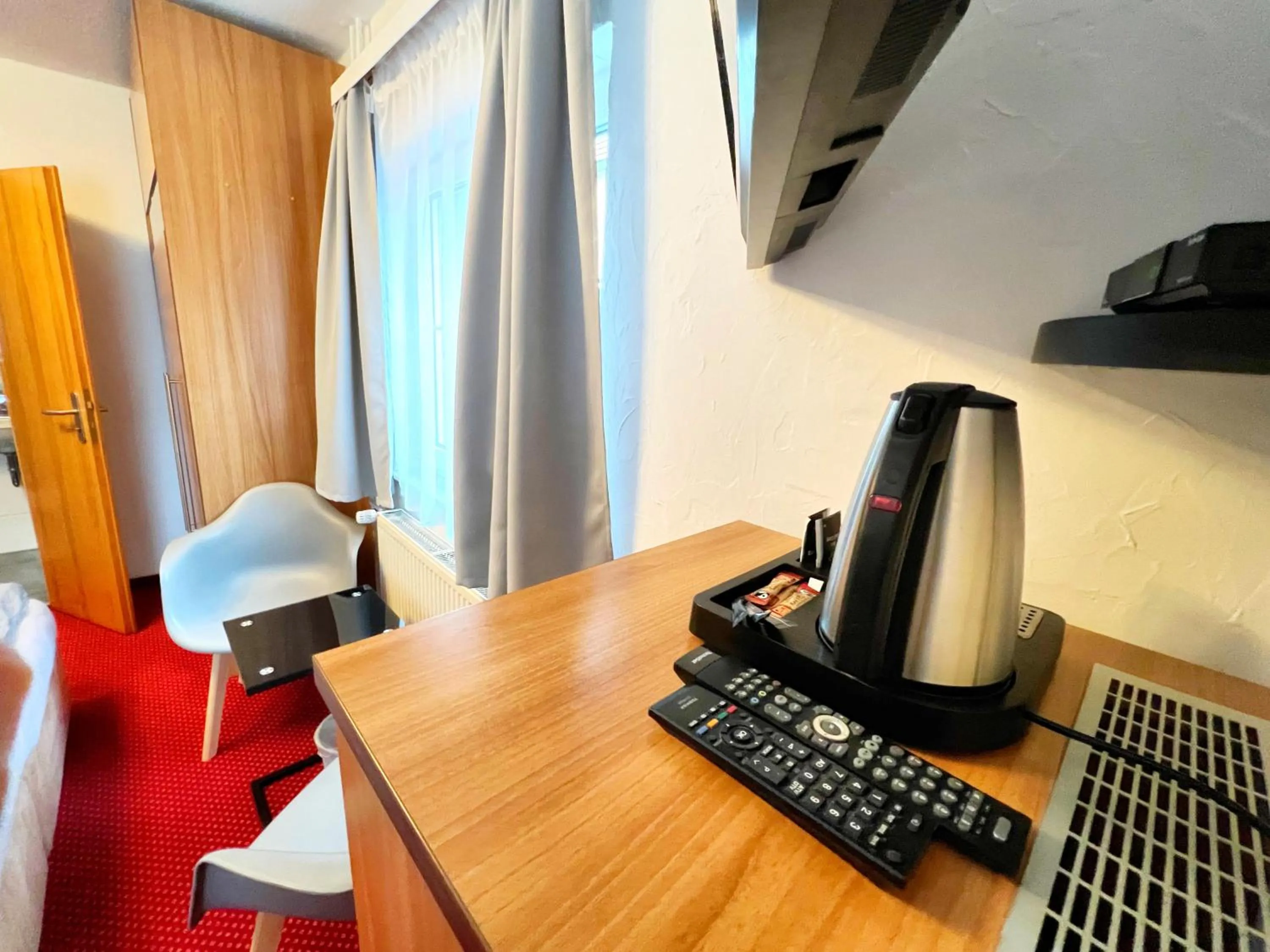 Coffee/tea facilities in BnB Fliegerhaeusle Hagnau 24h Self Check In