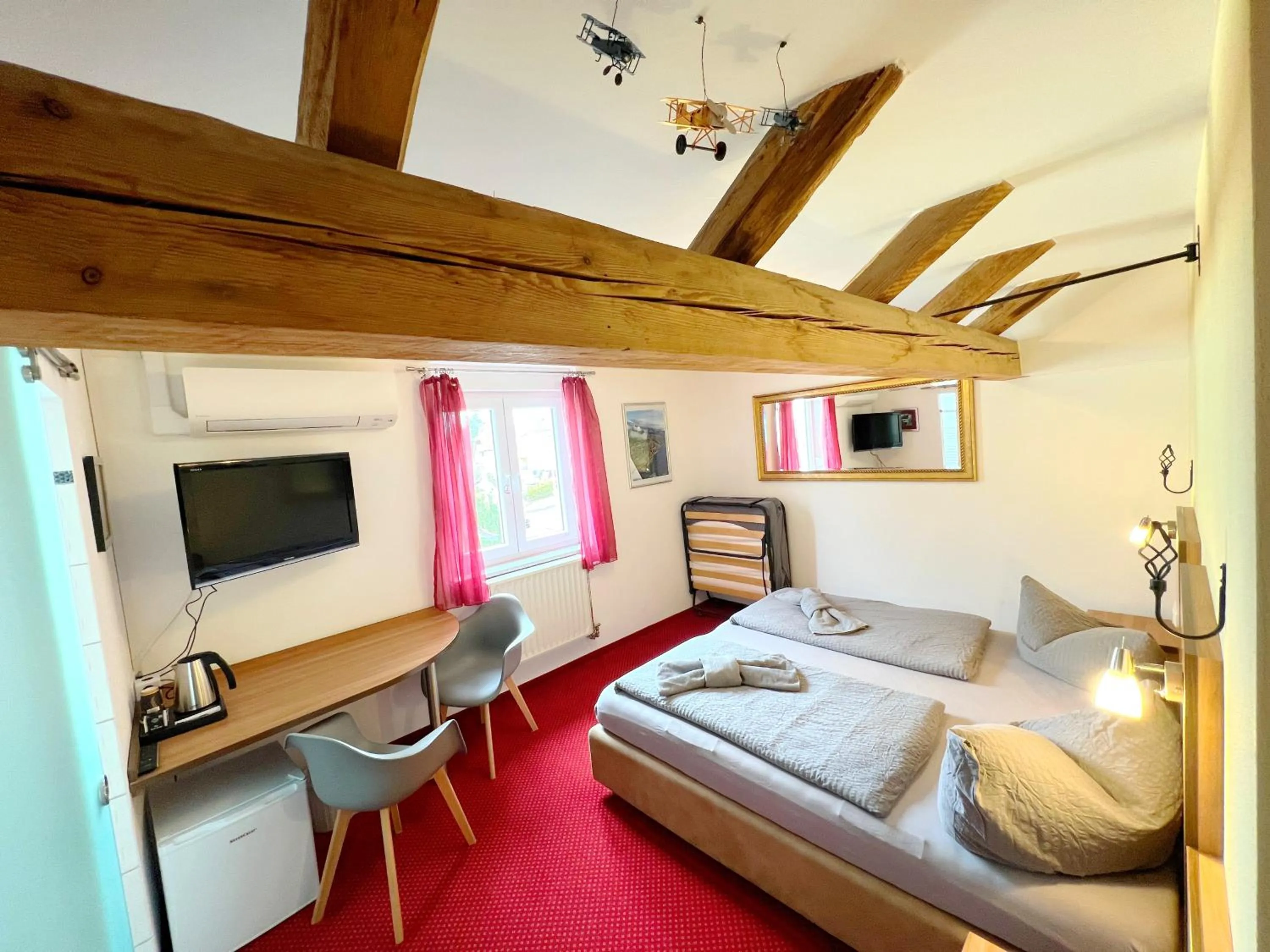 TV and multimedia, Bed in BnB Fliegerhaeusle Hagnau 24h Self Check In