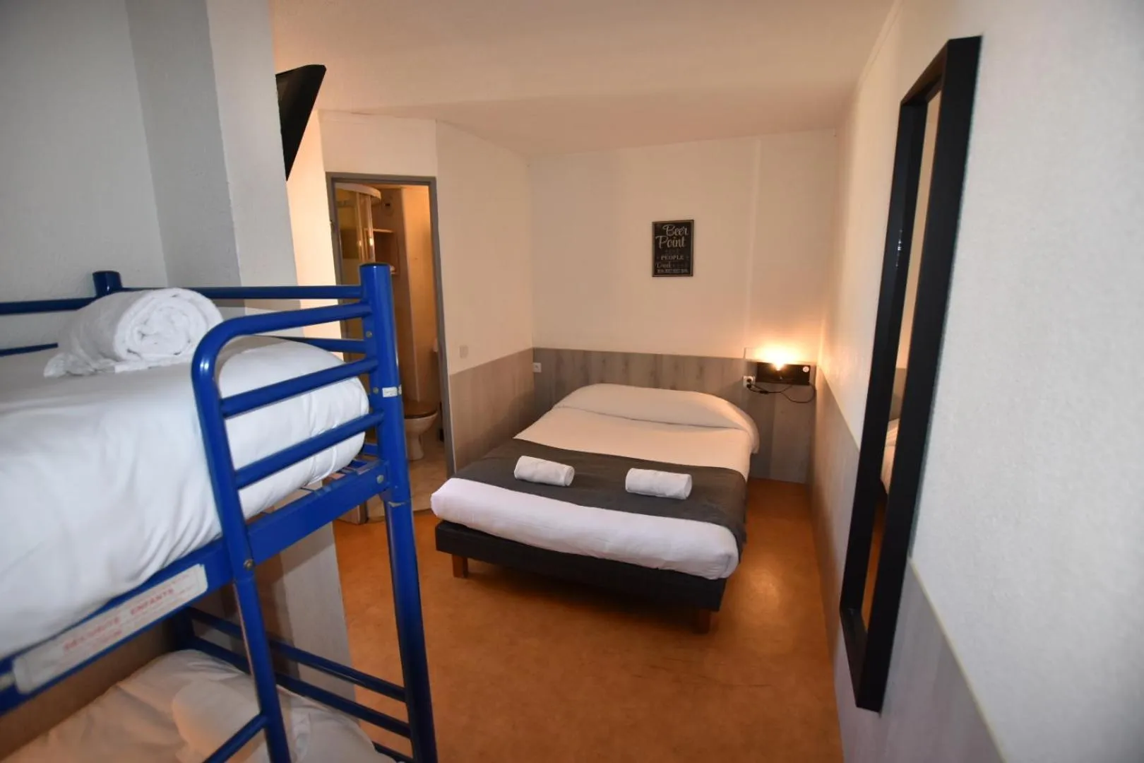 Family, Bed in Face West Le Pontet