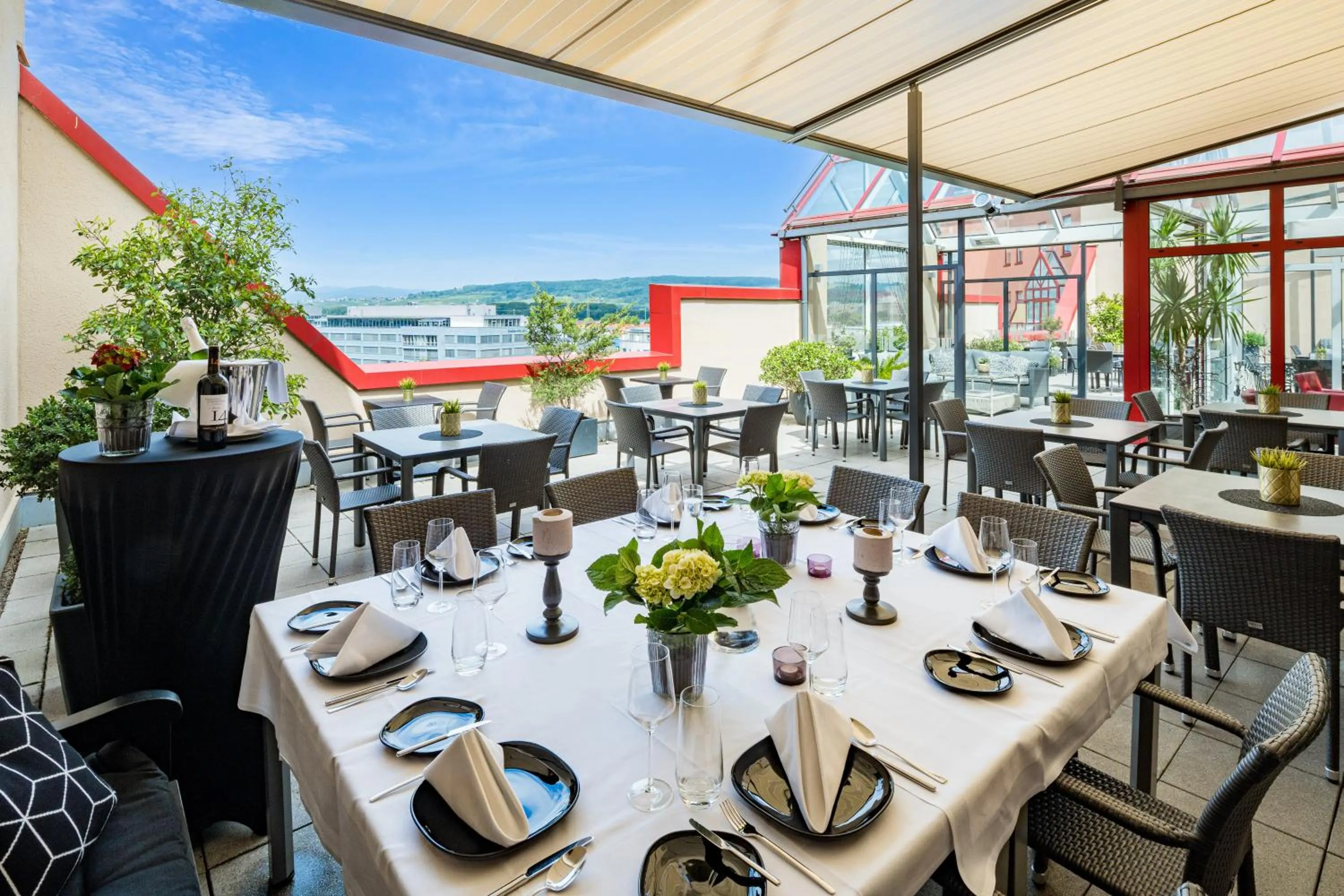 Restaurant/places to eat in Maximilian Hotel & Apartments Weil am Rhein / Basel