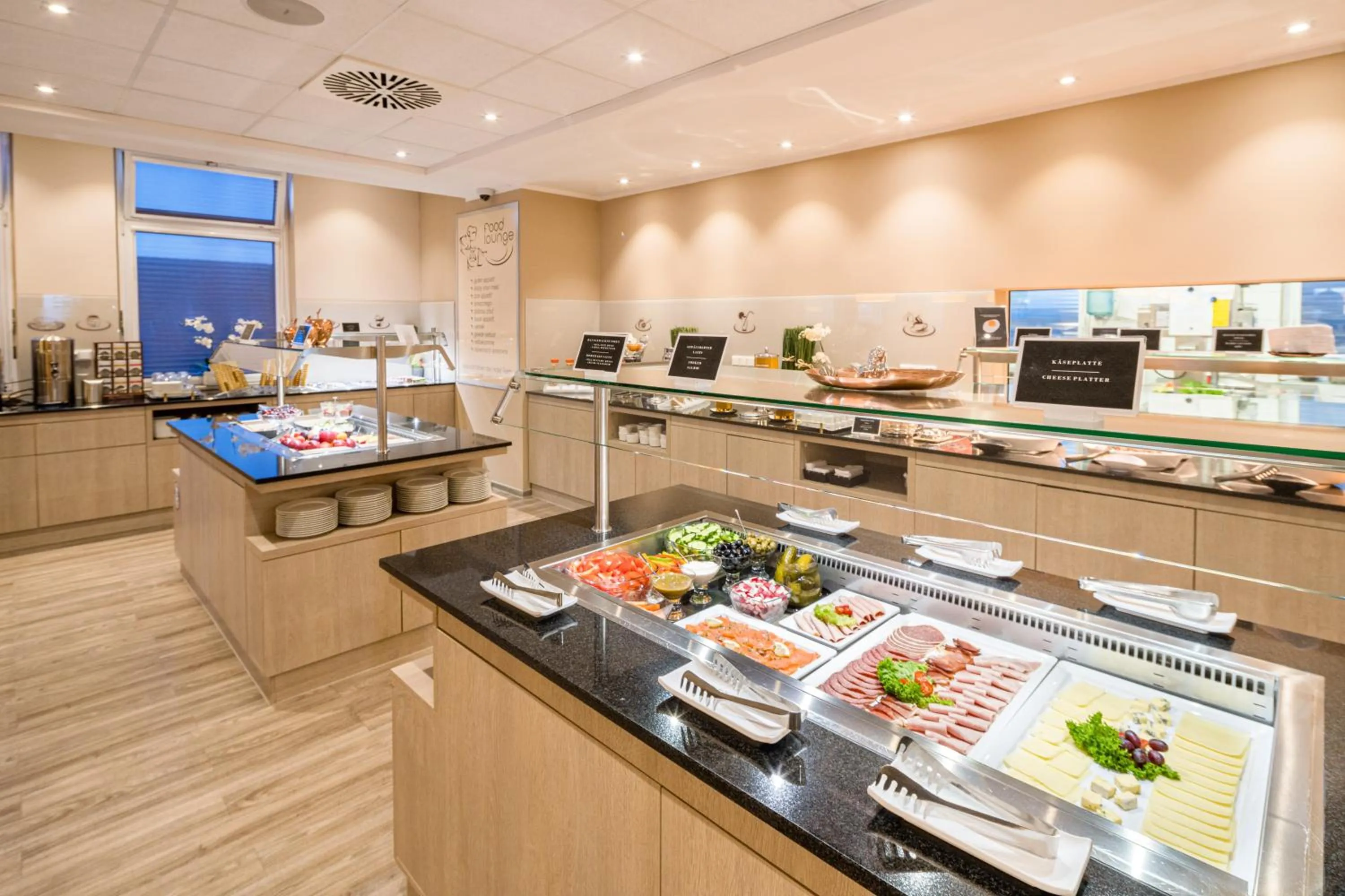 Breakfast in Maximilian Hotel & Apartments Weil am Rhein / Basel