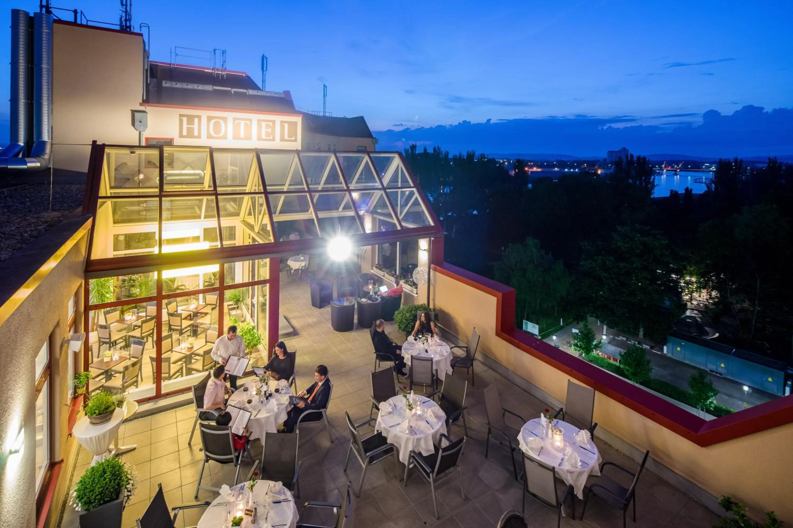Restaurant/places to eat in Maximilian Hotel & Apartments Weil am Rhein / Basel