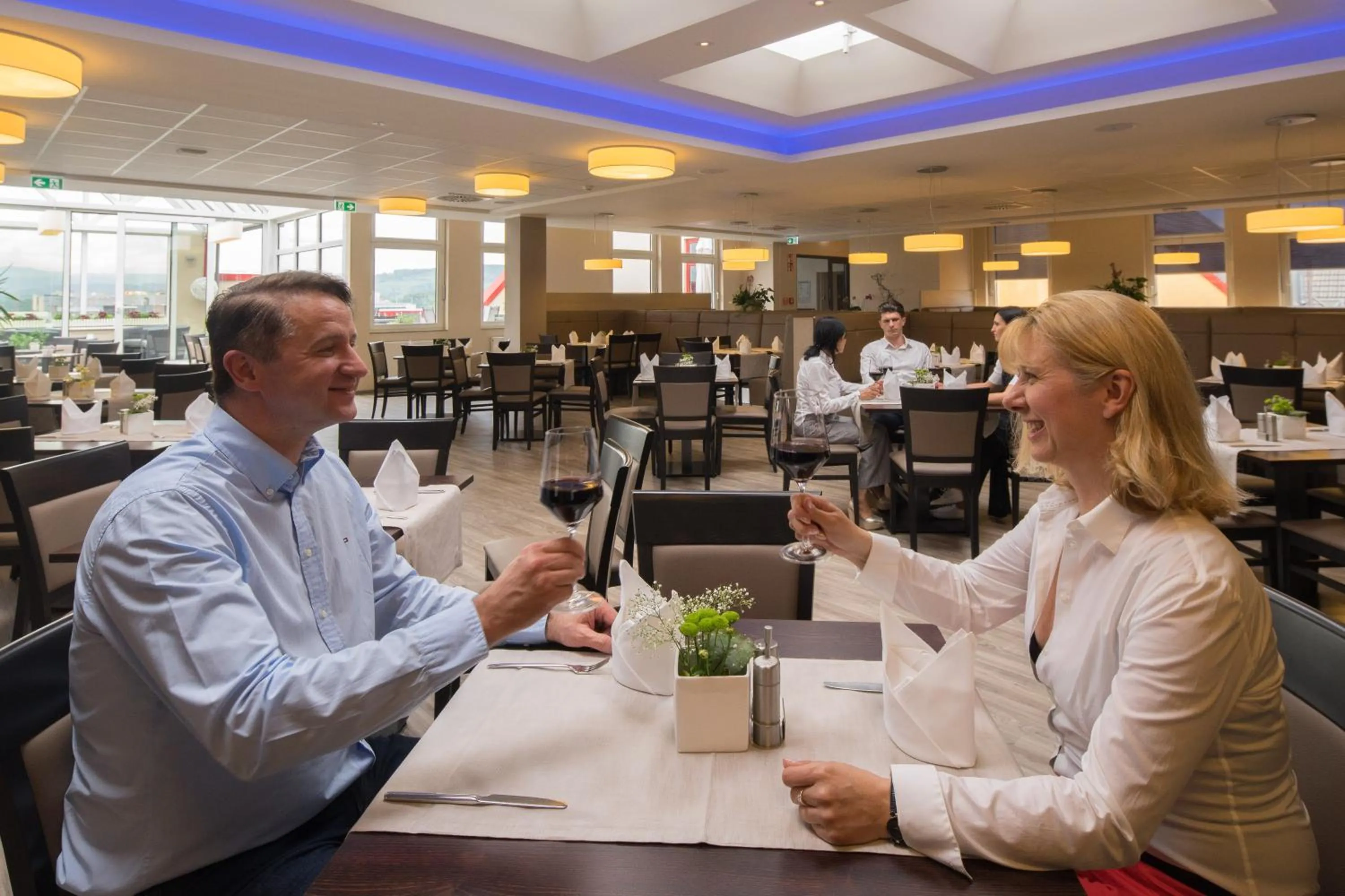 Restaurant/places to eat in Maximilian Hotel & Apartments Weil am Rhein / Basel