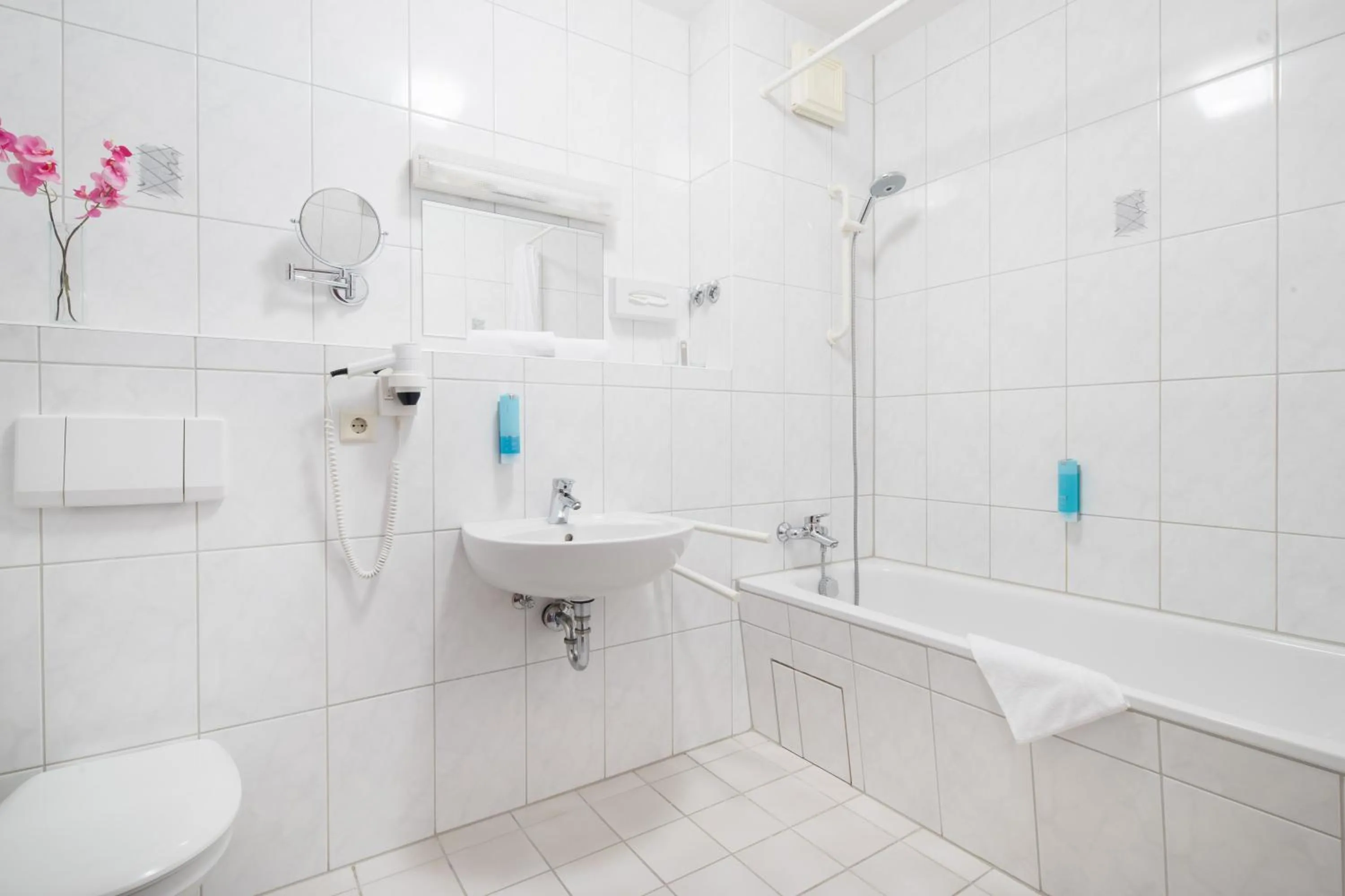 Toilet in Maximilian Hotel & Apartments Weil am Rhein / Basel