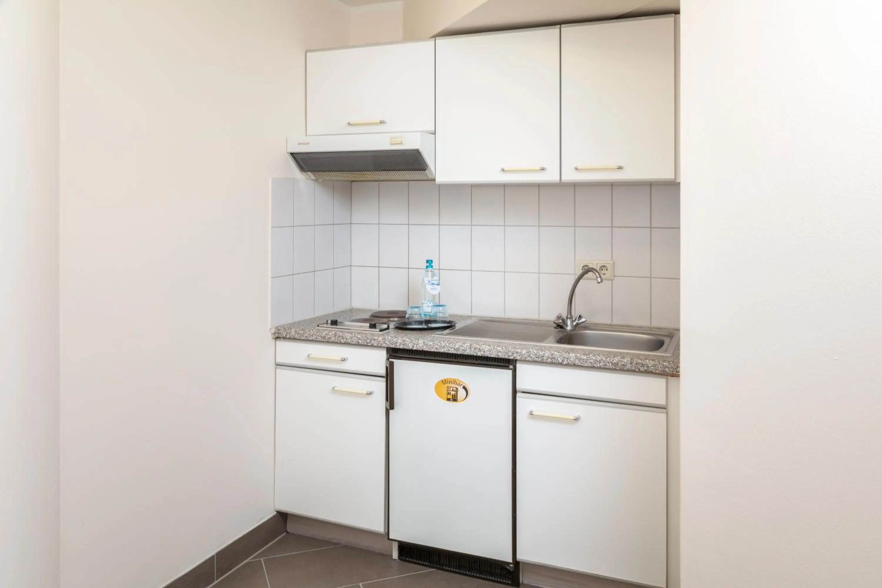 Kitchen or kitchenette in Maximilian Hotel & Apartments Weil am Rhein / Basel