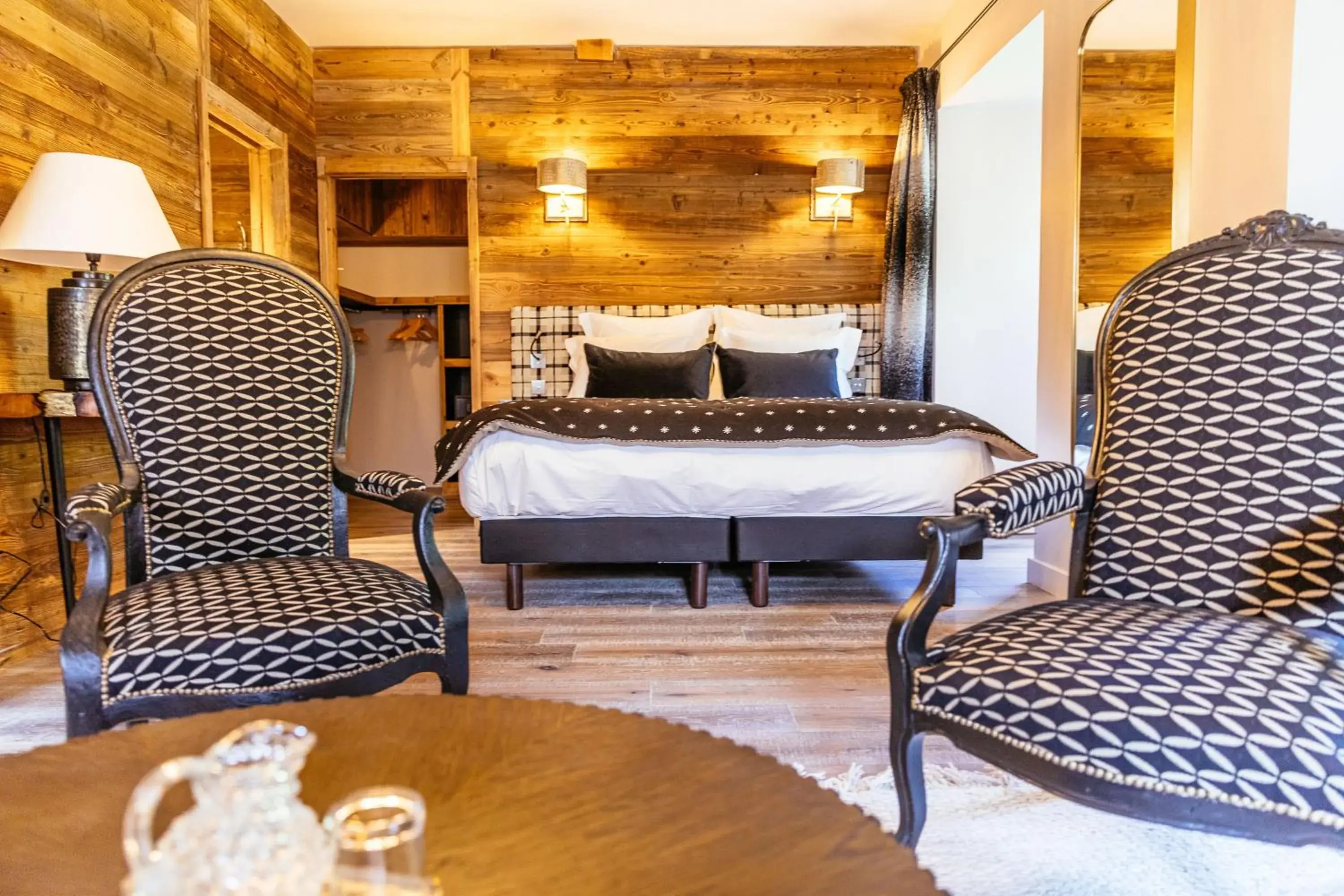 Cozy Double Room in Hotel Le V de Vaujany Cozy Double Room in Hotel Le V de Vaujany