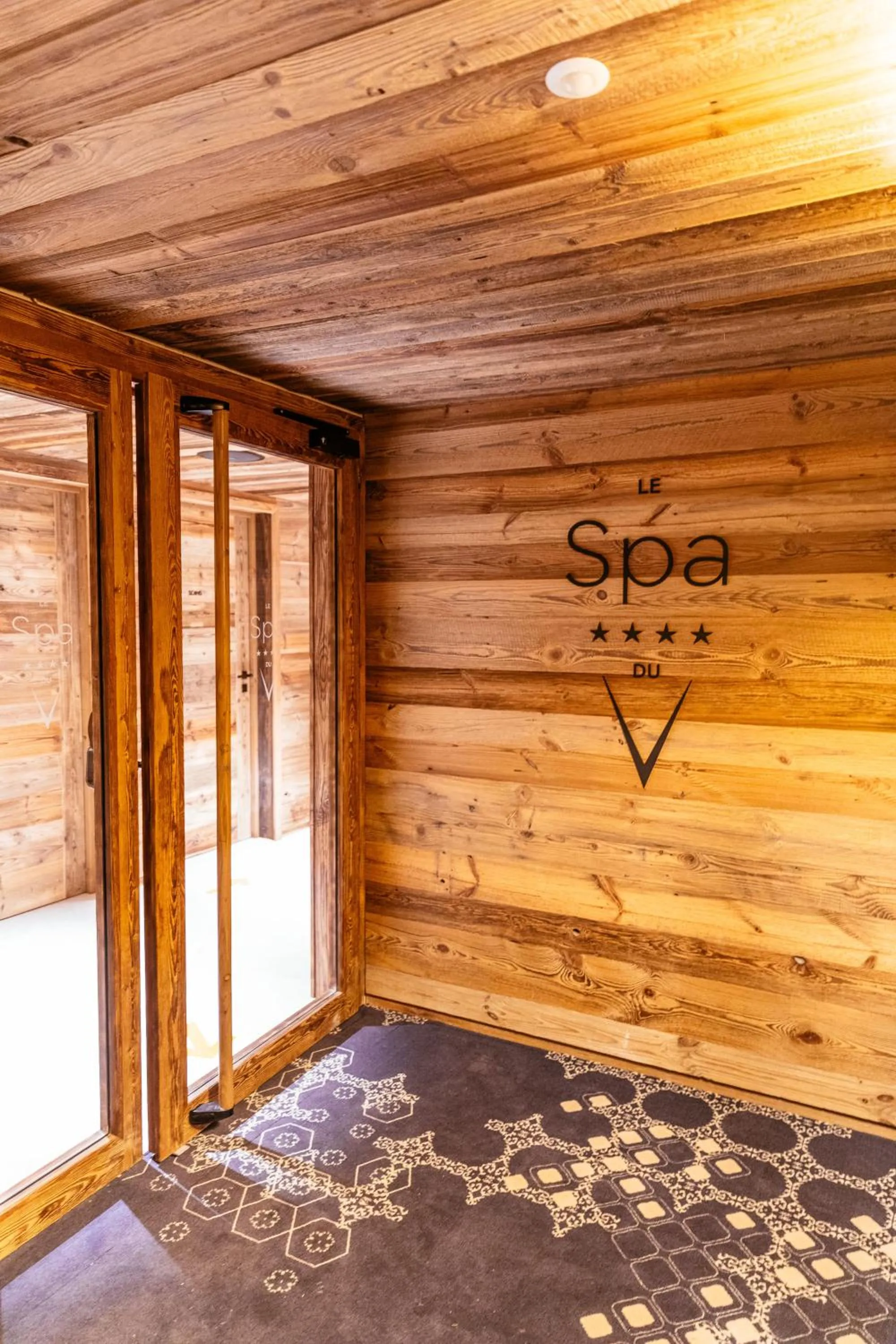 Facade/entrance in Hotel Le V de Vaujany