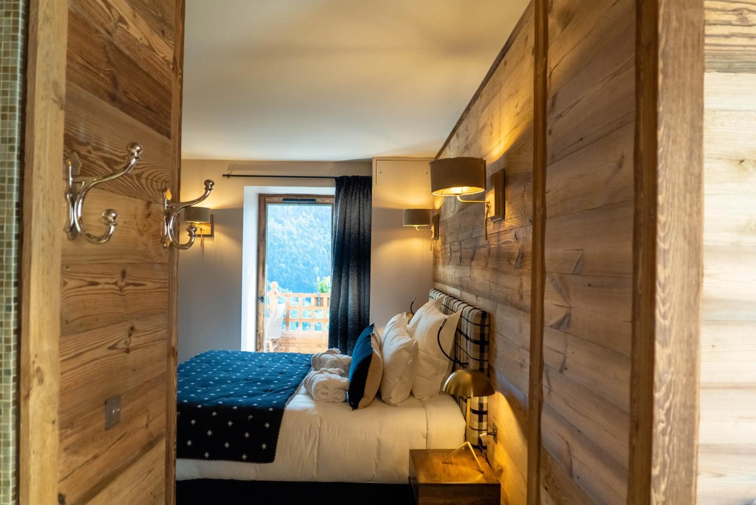 Photo of the whole room, Bed in Hotel Le V de Vaujany