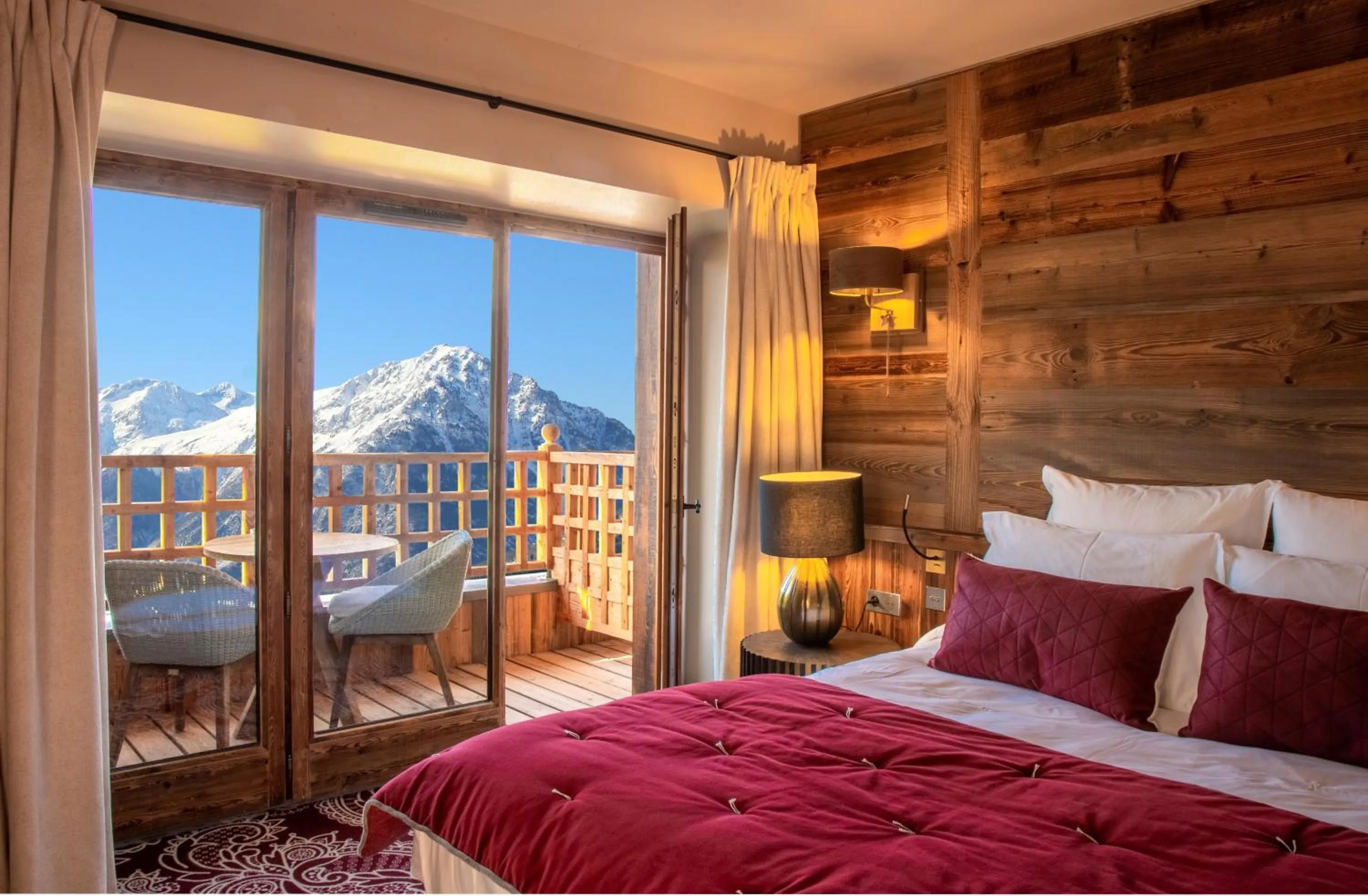 View (from property/room), Bed in Hotel Le V de Vaujany