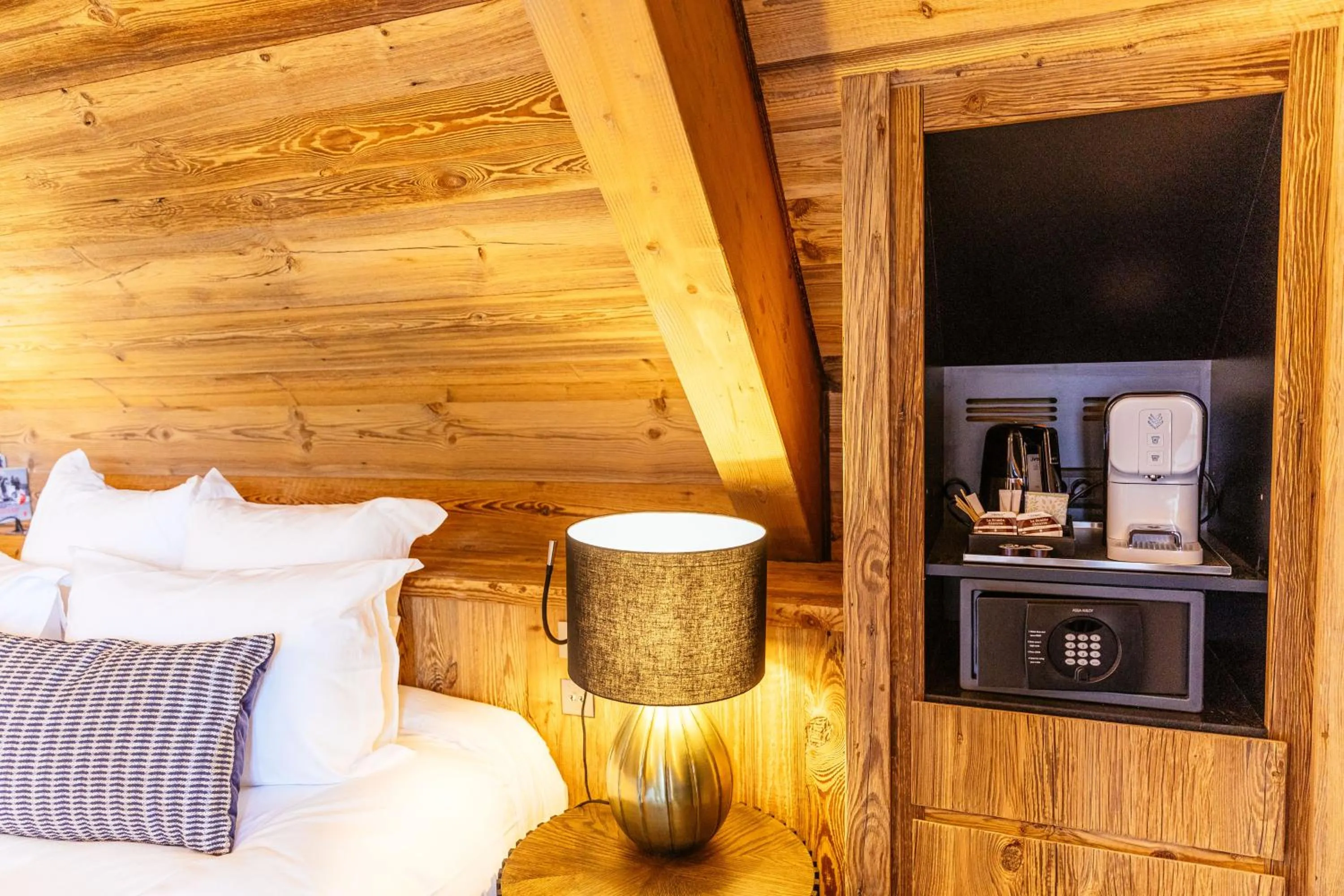 Coffee/tea facilities in Hotel Le V de Vaujany