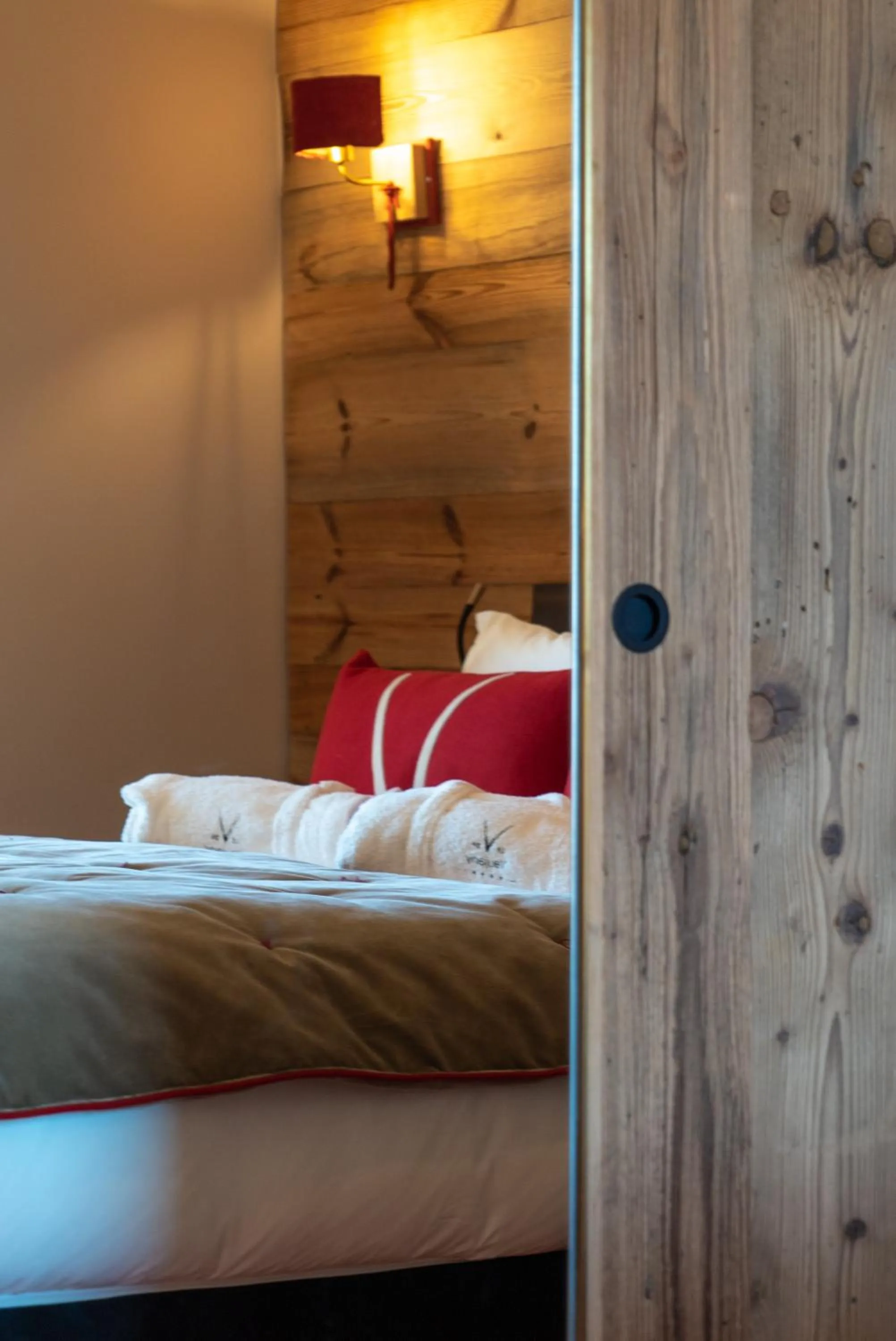 Decorative detail, Bed in Hotel Le V de Vaujany