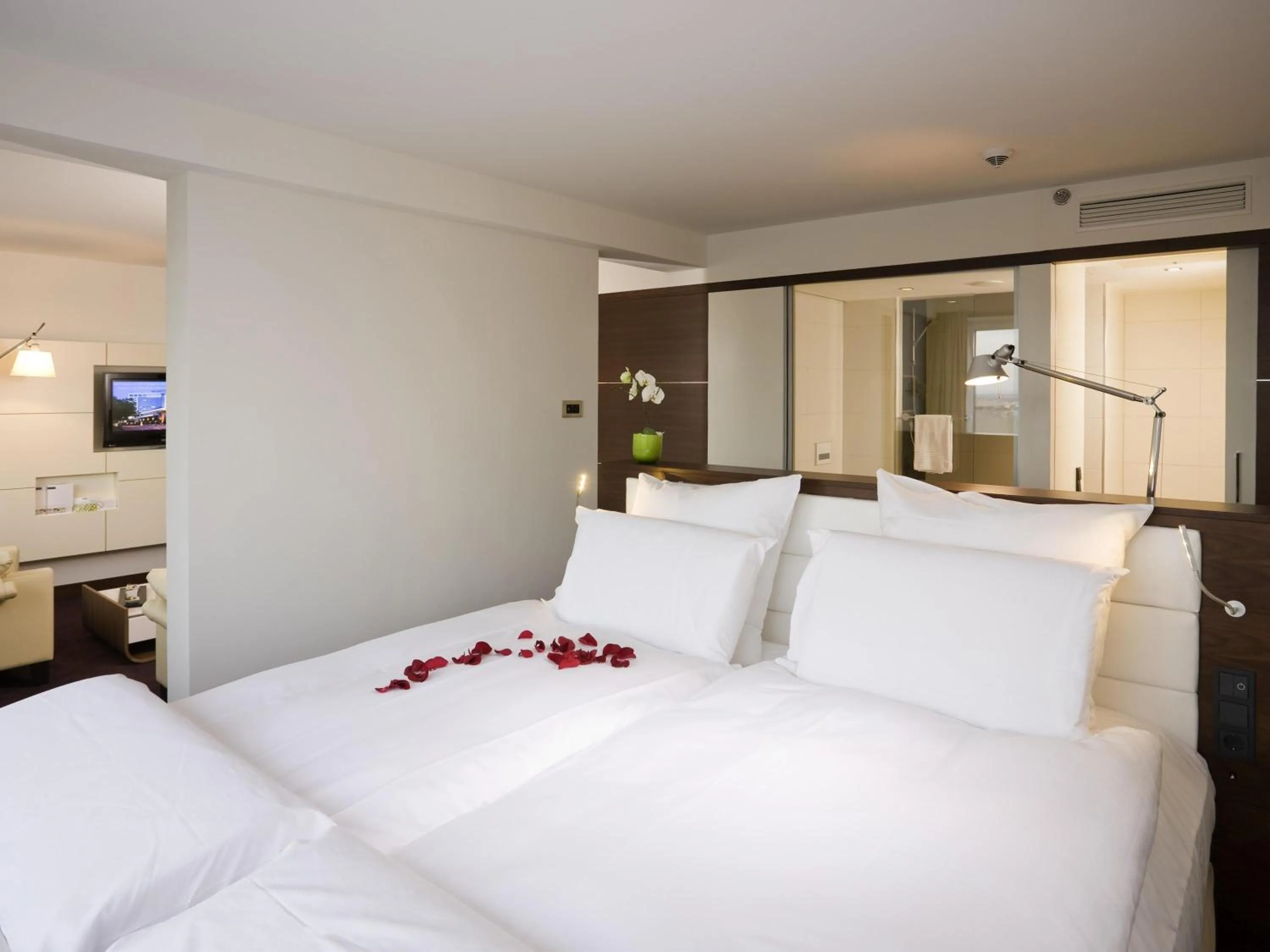 Bedroom, Bed in Pullman Cologne