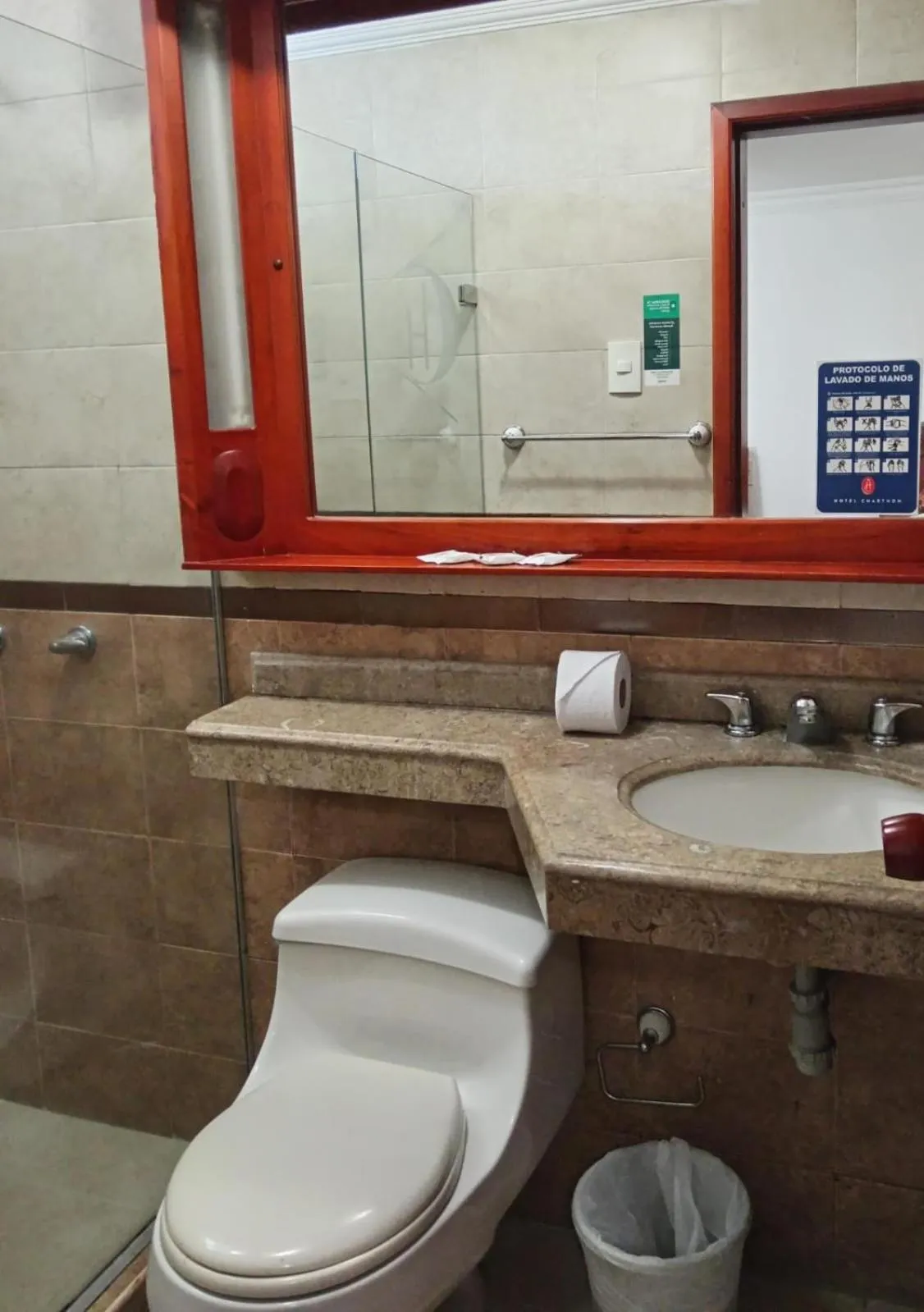 Bathroom in Hotel Charthon Barranquilla