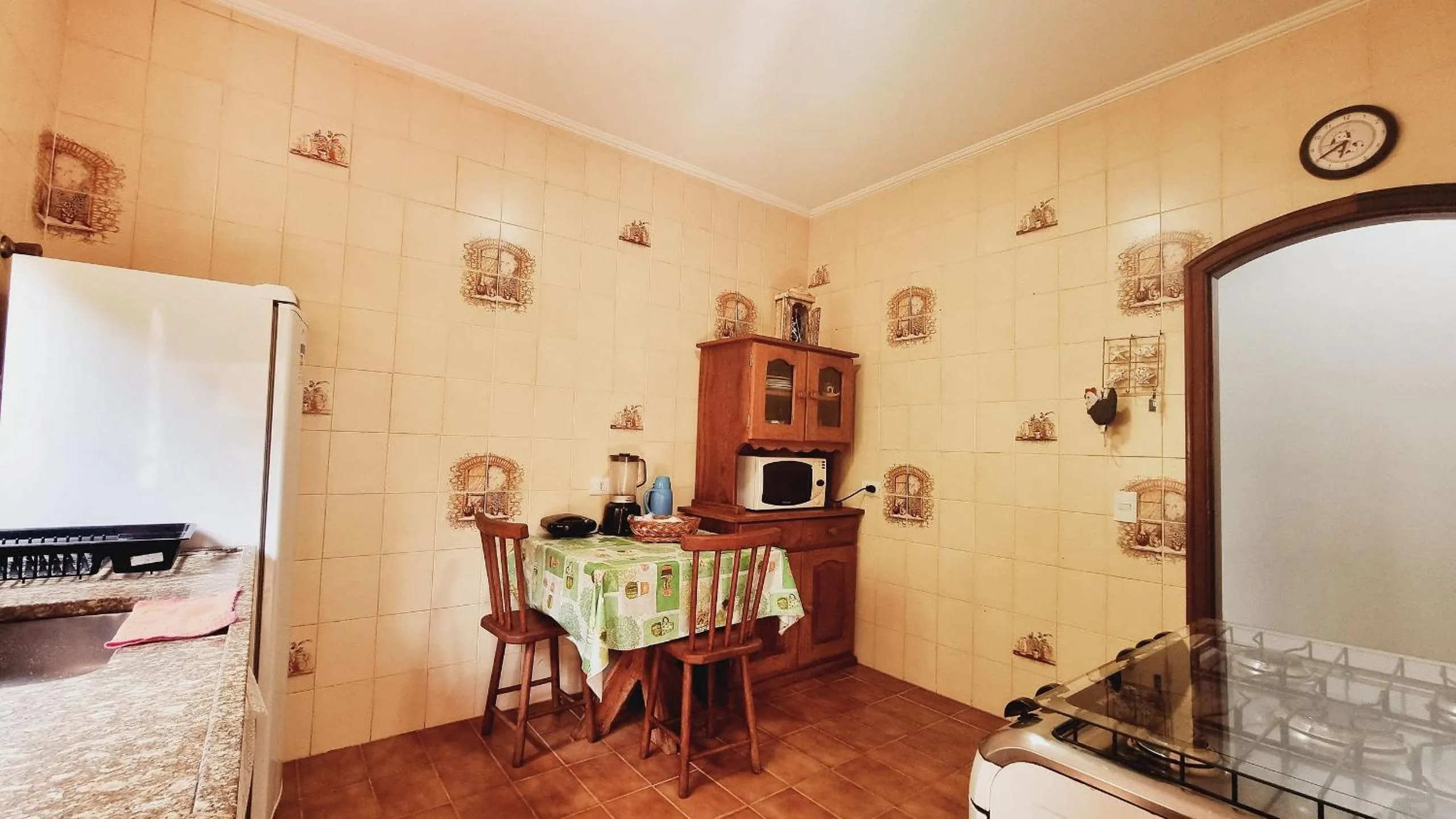 Kitchen or kitchenette in Elegante com lareira, Piscina, Área Gourmet, Bilhar, Wi-Fi, SmartTV