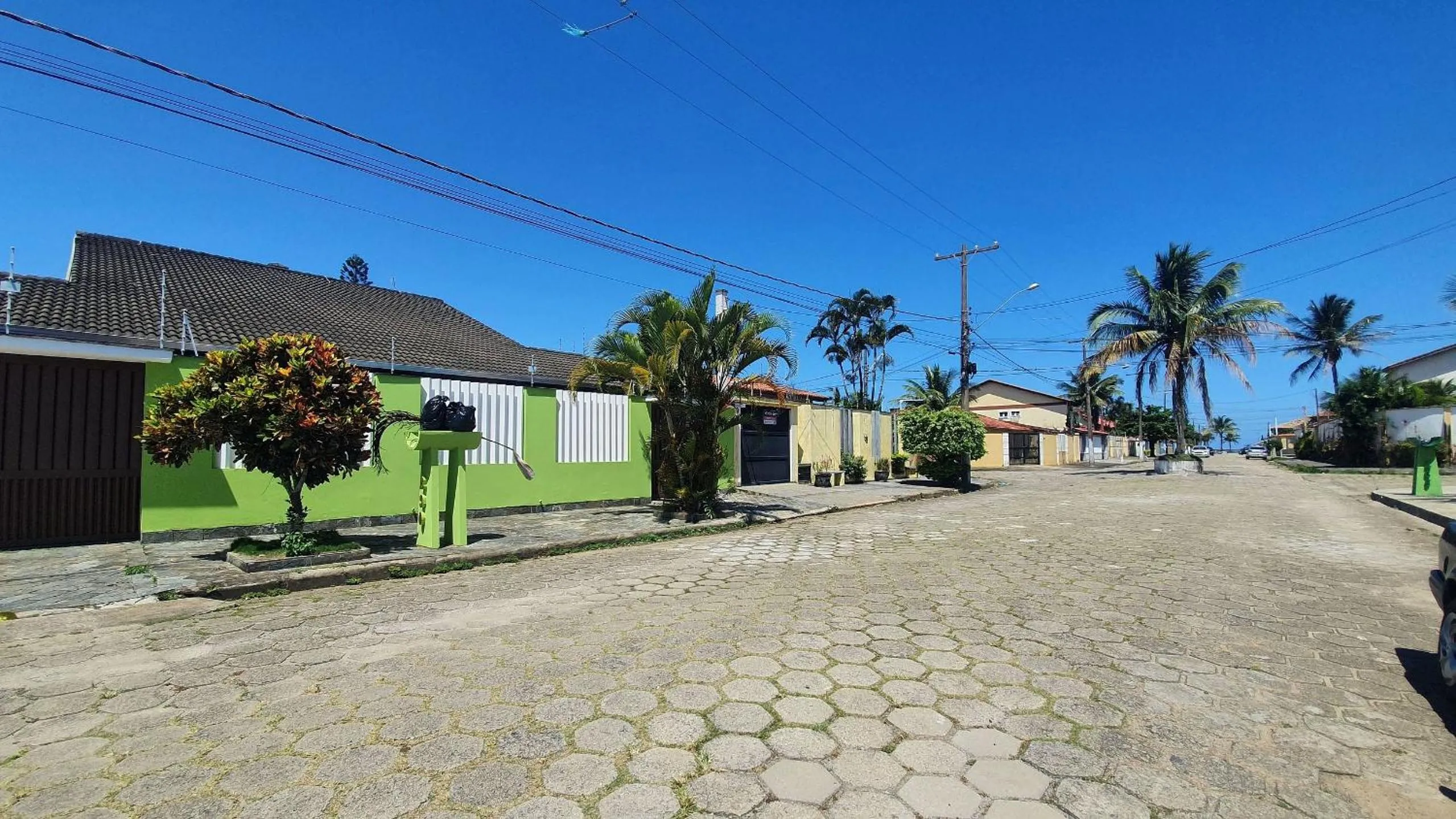 Facade/entrance in Elegante com lareira, Piscina, Área Gourmet, Bilhar, Wi-Fi, SmartTV